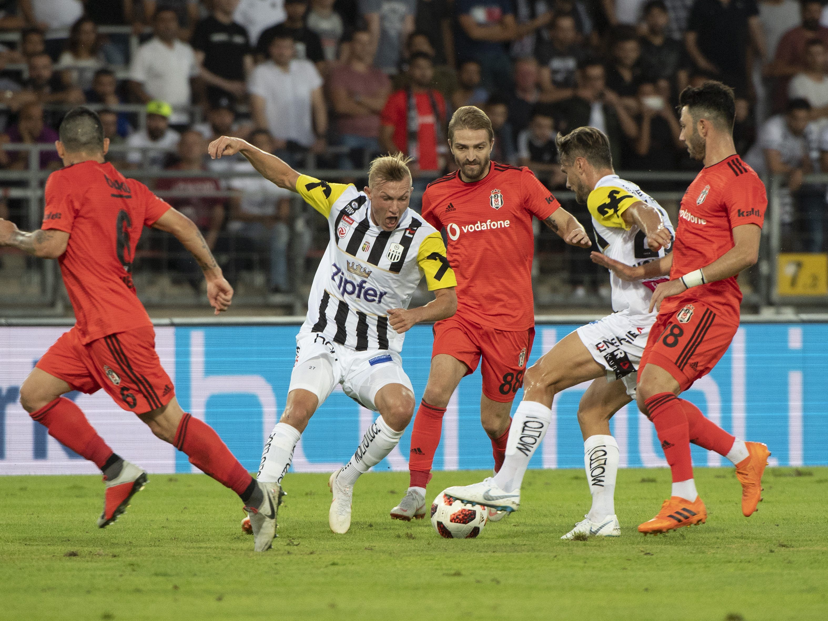 LASK Linz muss sich gegen Besiktas Istanbul in der EL-Qualifikation geschlagen geben. LASK Linz muss sich gegen Besiktas Istanbul in der EL-Qualifikation geschlagen geben.