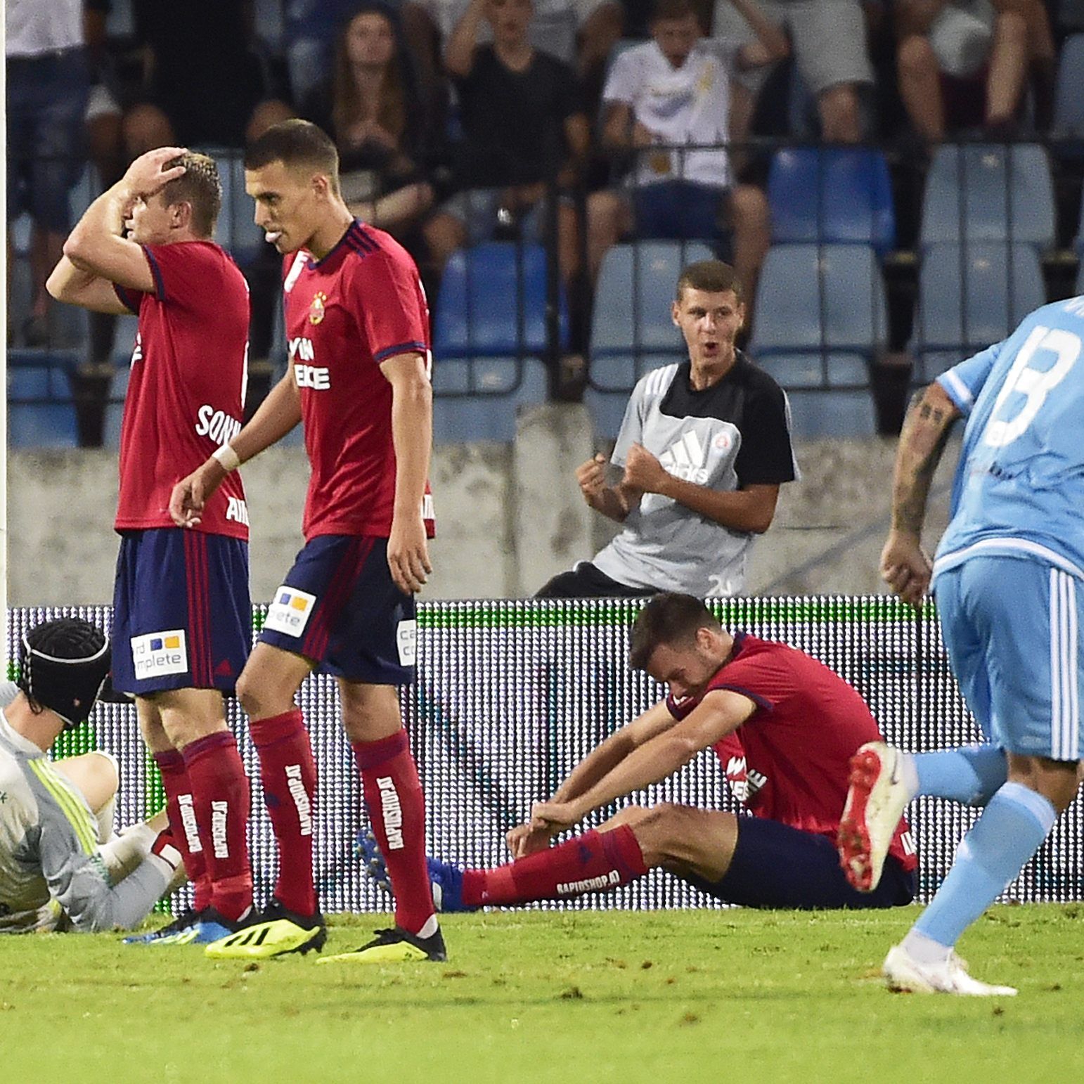 Rapid Wien muss sich in der EL-Quali gegen Slovan Bratislava geschlagen geben.