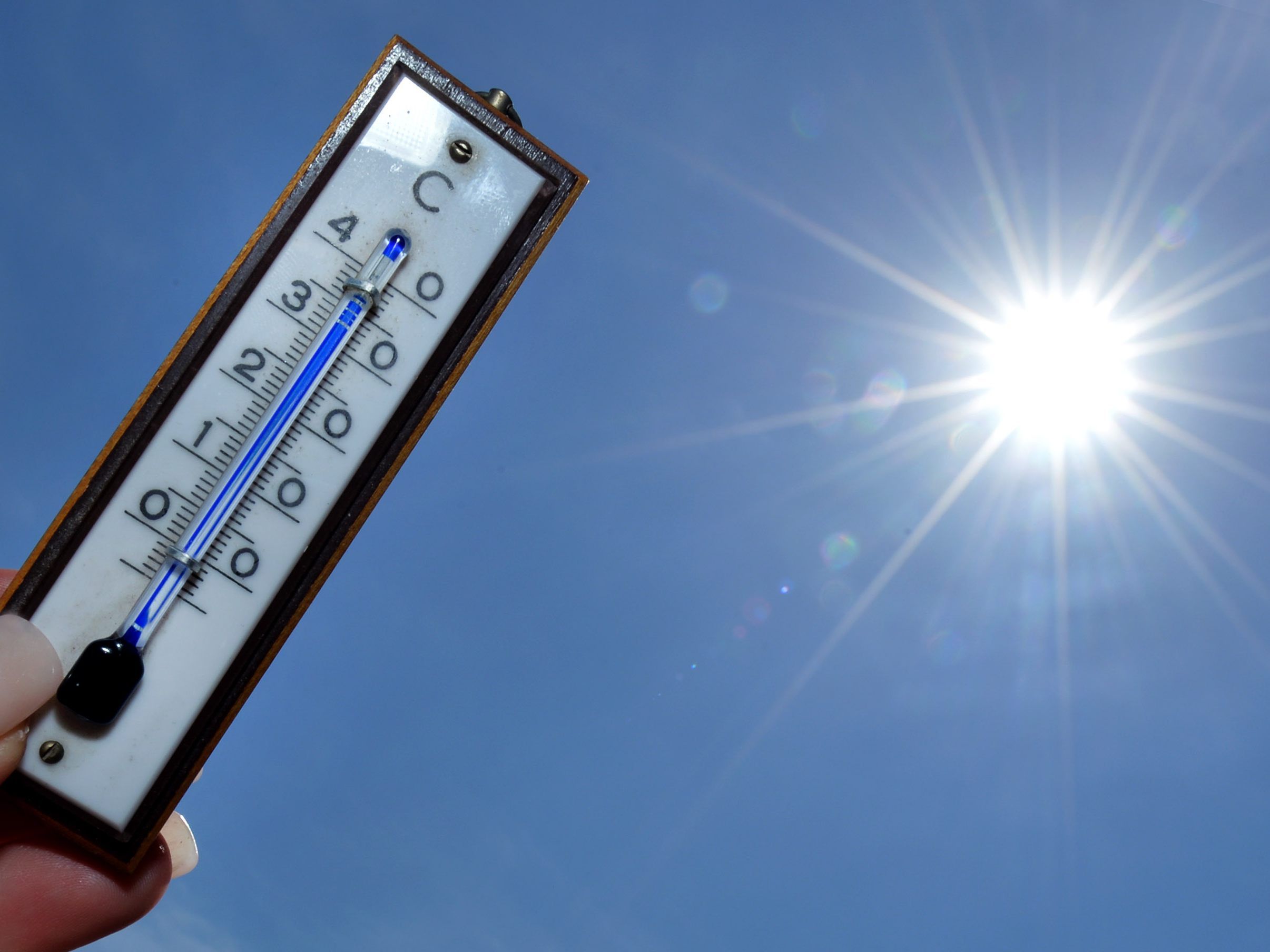Heiße 31,2 Grad zeigte das Thermometer in Wien-Floridsdorf zur Mittagszeit. Heiße 31,2 Grad zeigte das Thermometer in Wien-Floridsdorf zur Mittagszeit.