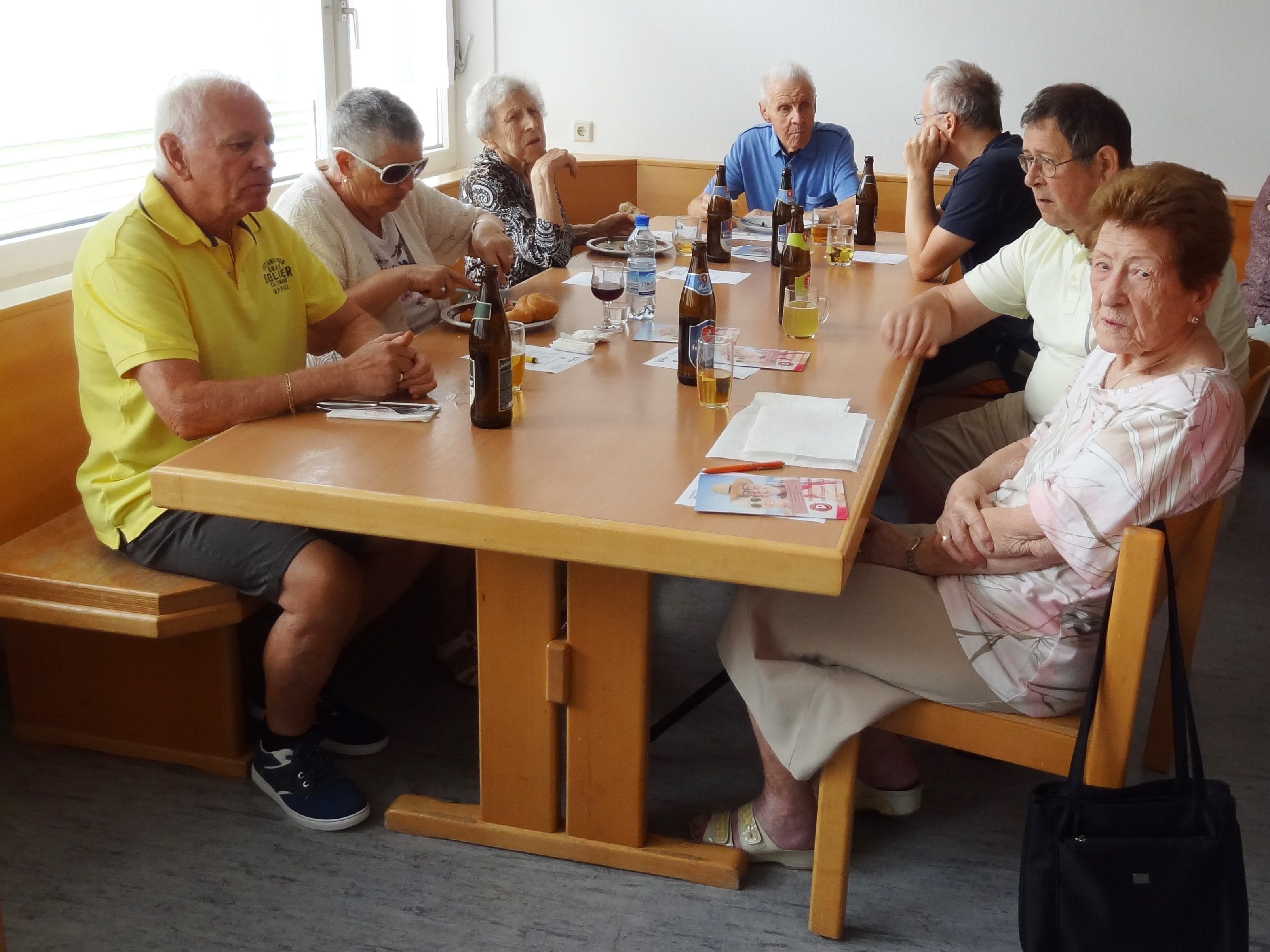 Sichtlich wohl fühlten sich die Anwesenden bei Speis und Trank