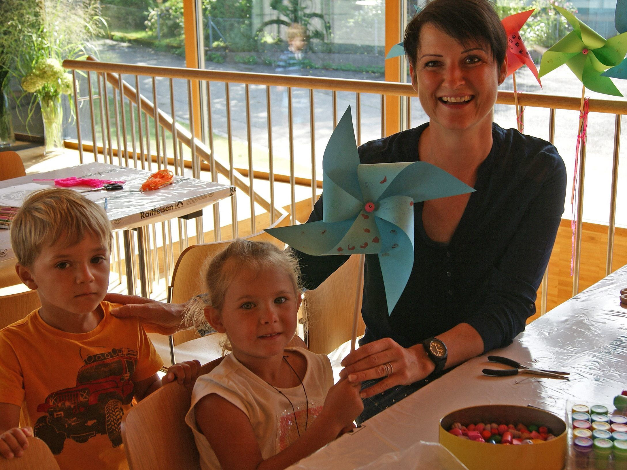 Finn, Viktoria und Judith beim Pfarrfest