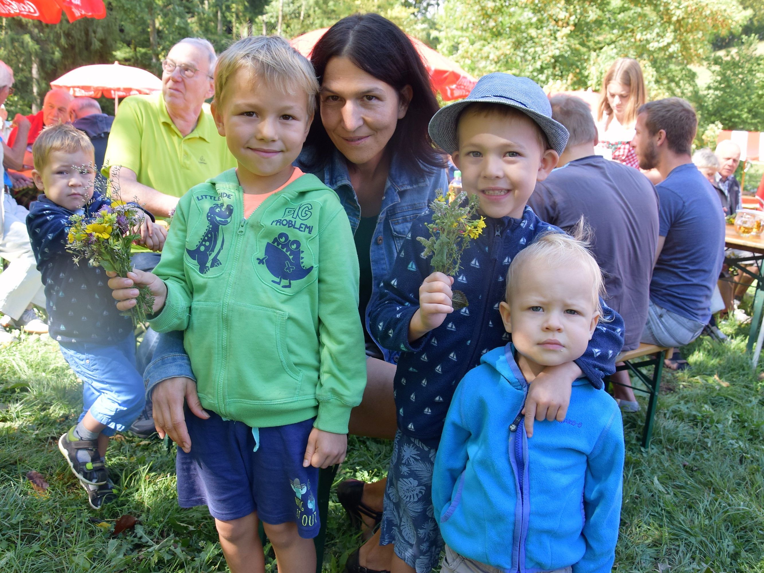 Feierten das Kneippfest: v.l. Jonah (3), Samuel (5), Rafael (5) und Lean (1) mit Mama Sonja Feierten das Kneippfest: v.l. Jonah (3), Samuel (5), Rafael (5) und Lean (1) mit Mama Sonja