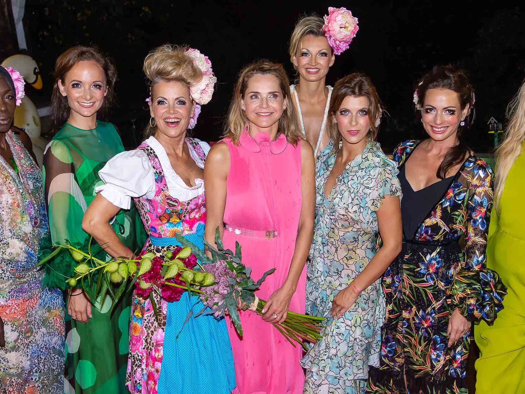 Das war die Fashion Show von Luxuspuppe. Das war die Fashion Show von Luxuspuppe.
