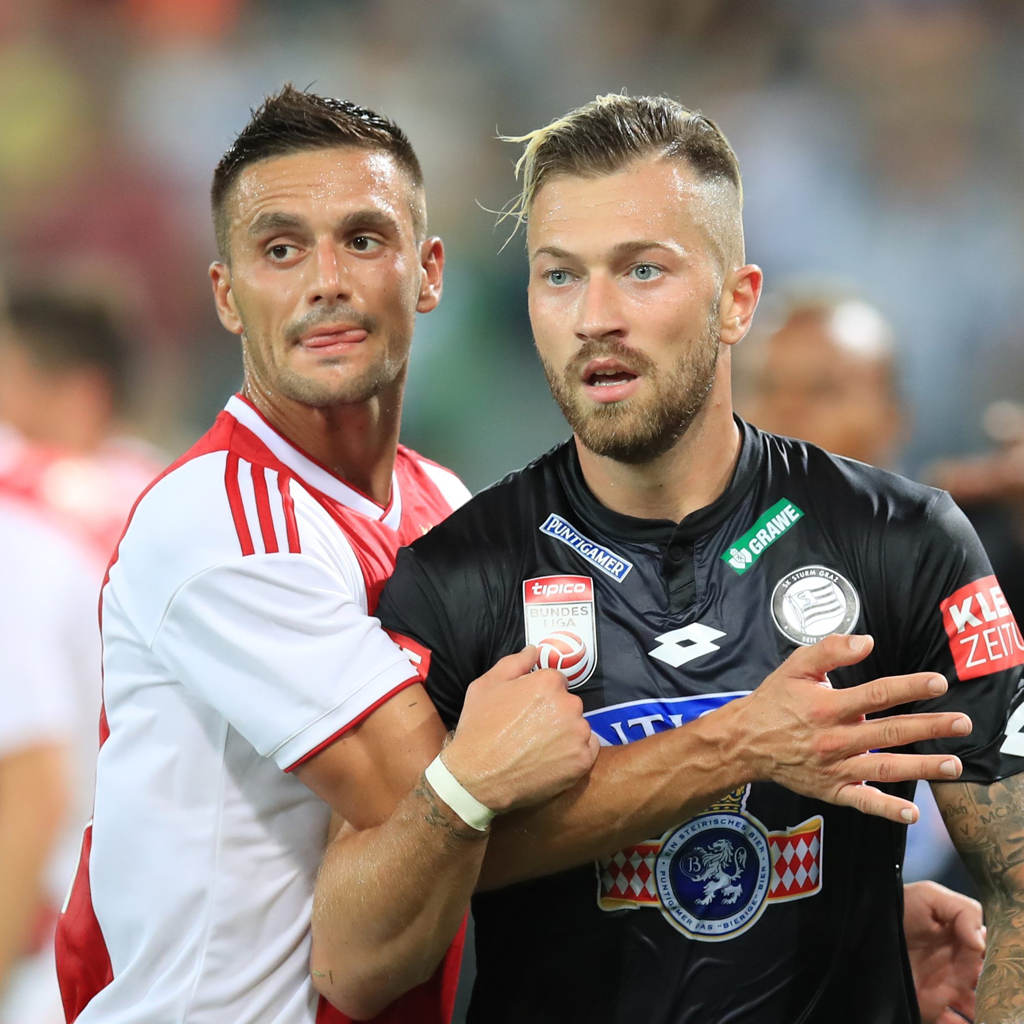 Ajax-Torschütze Dusan Tadic und Peter Zulj.