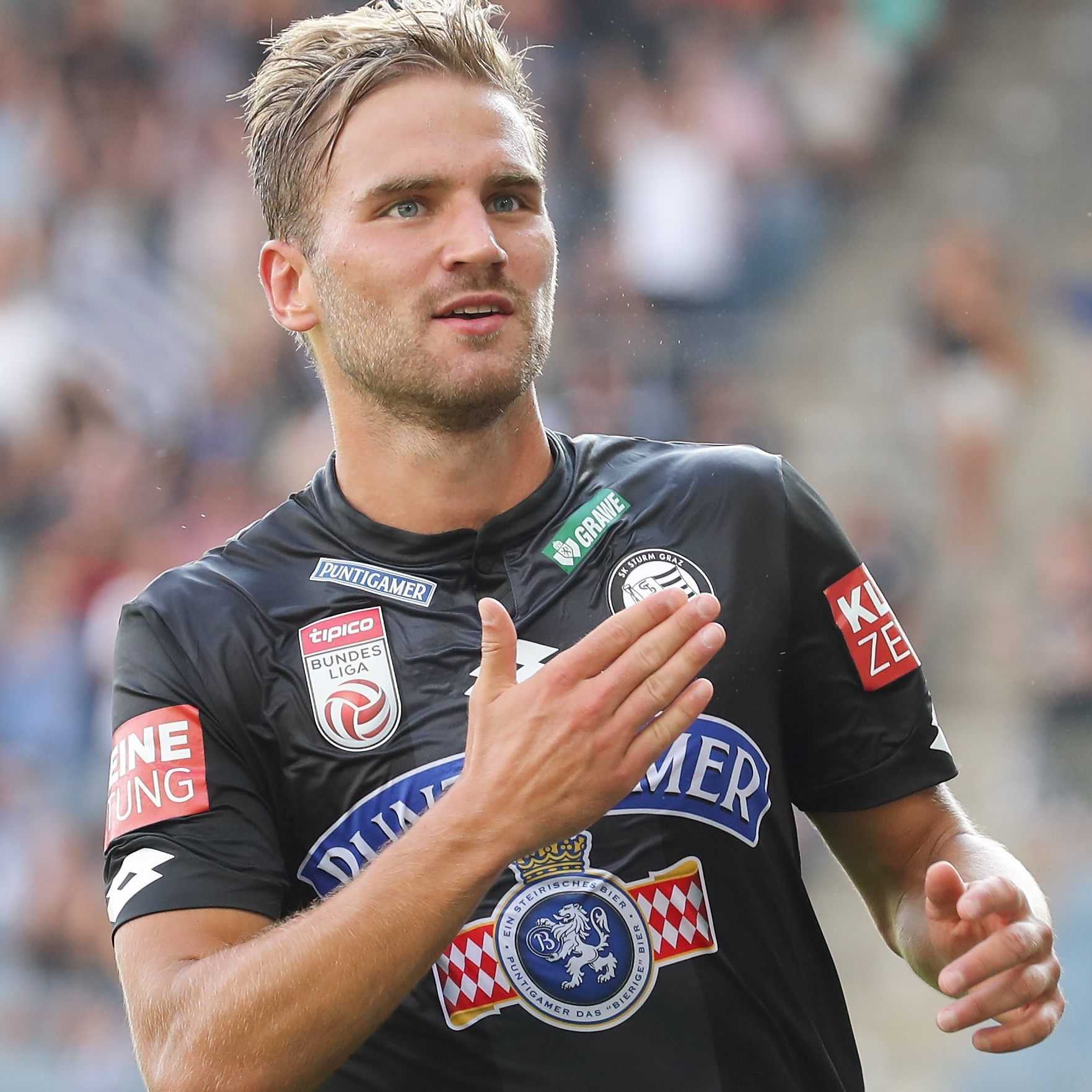 Lukas Grozurek war wenig erfreut über die Pfiffe vieler Sturm-Anhänger.