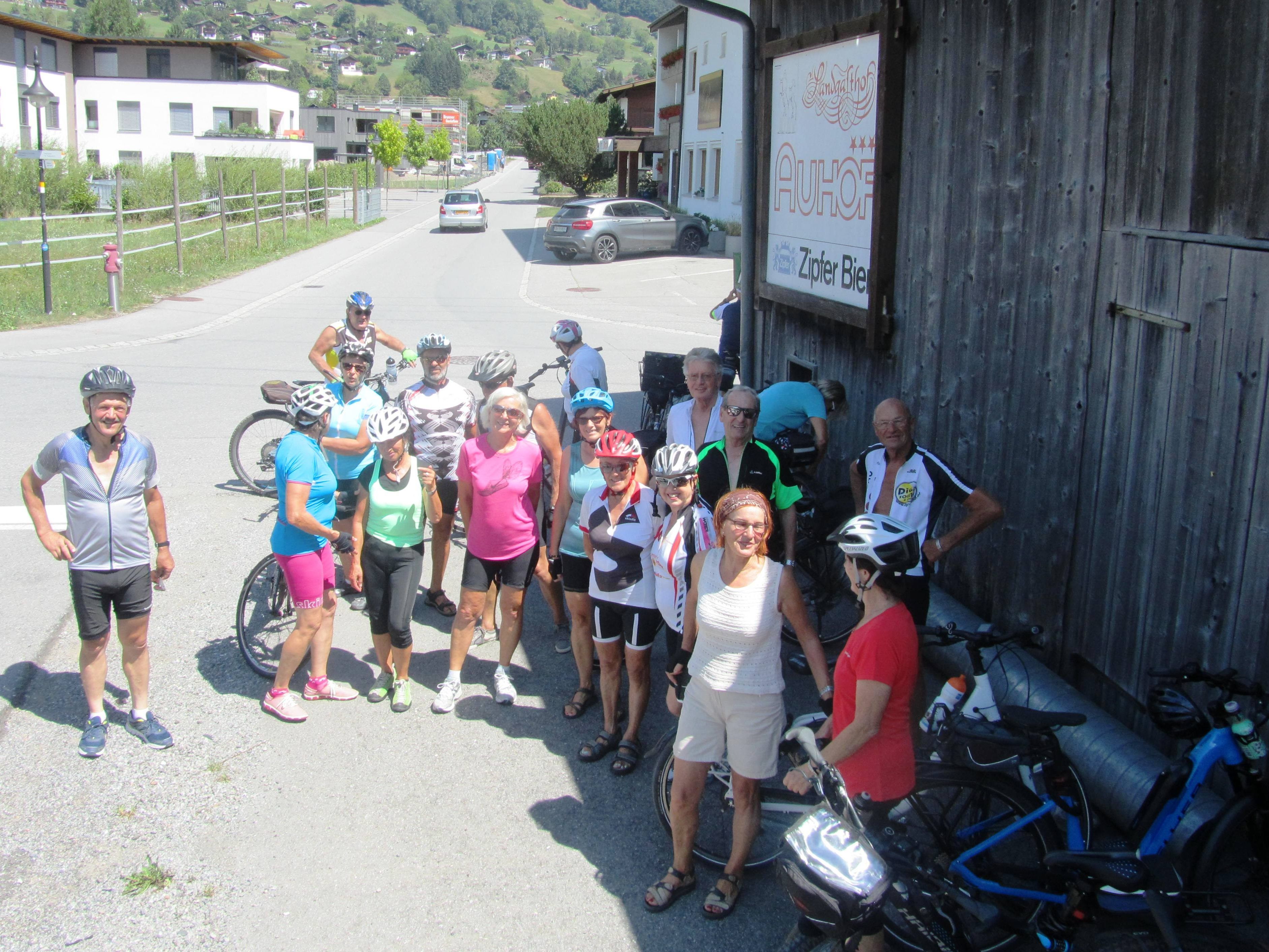 Mit 21 Freunden Radteam perpedales in Schruns