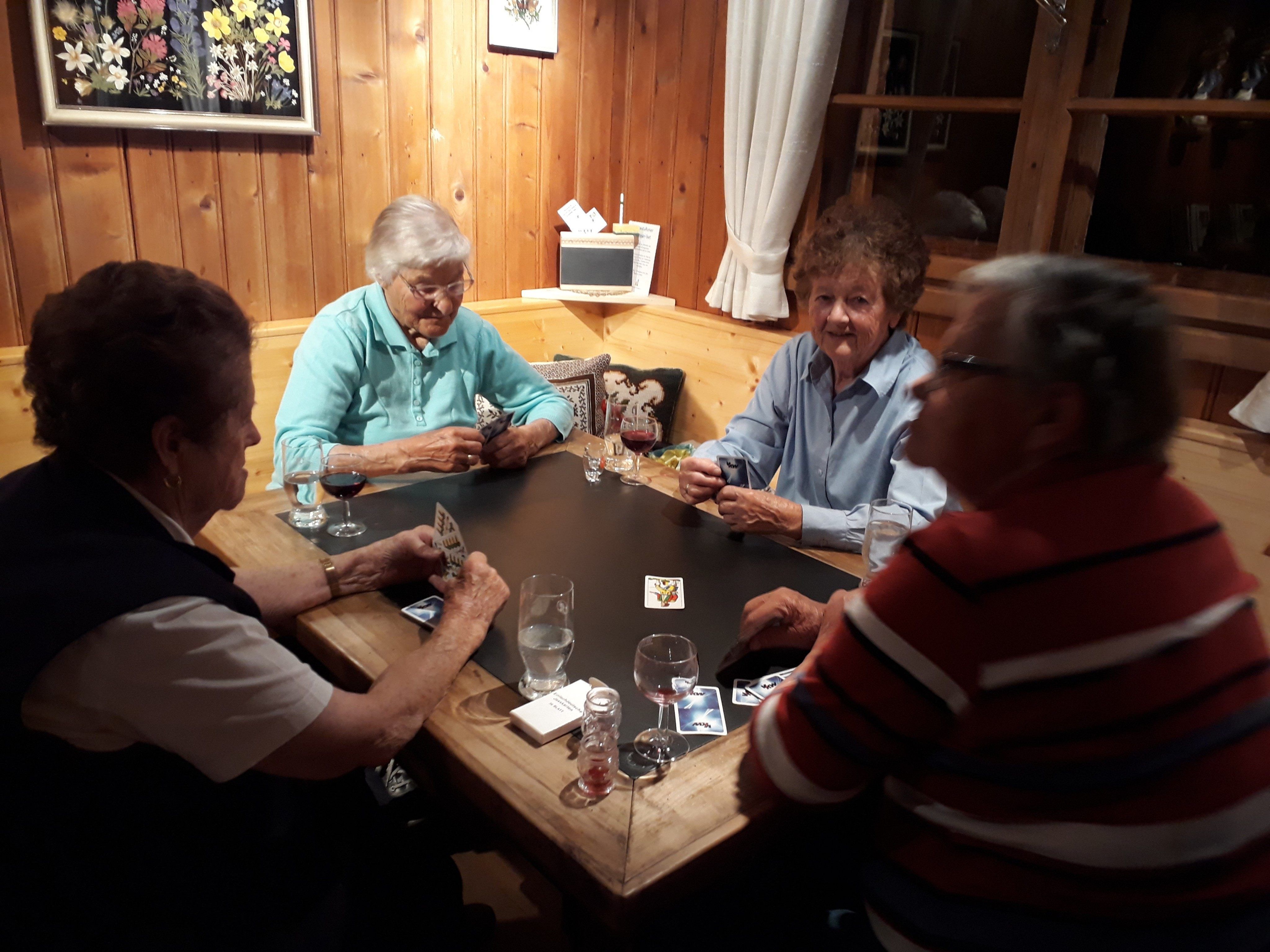 Volle Konzentration beim Jassabend im Montafoner Bergbaumuseum