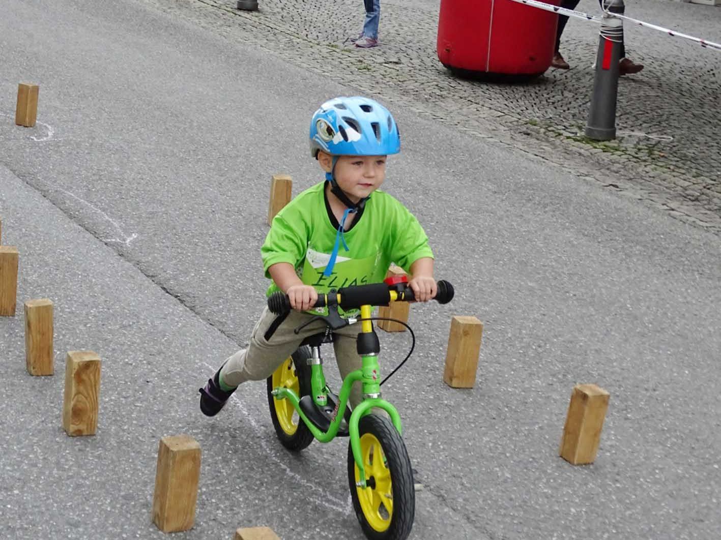 Beim KäferleCup müssen die Kids einen Hindernis-Parcours bewältigen.