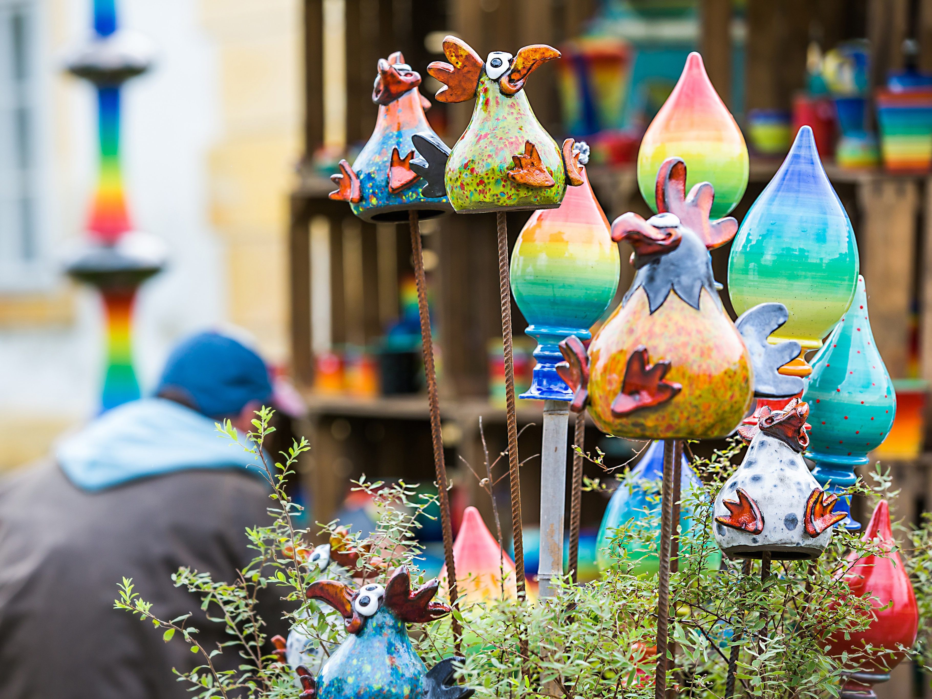 Am Kunst- und Handwerksfest werden zahlreiche Aussteller ihre Produkte auf Schloss Hof präsentieren.