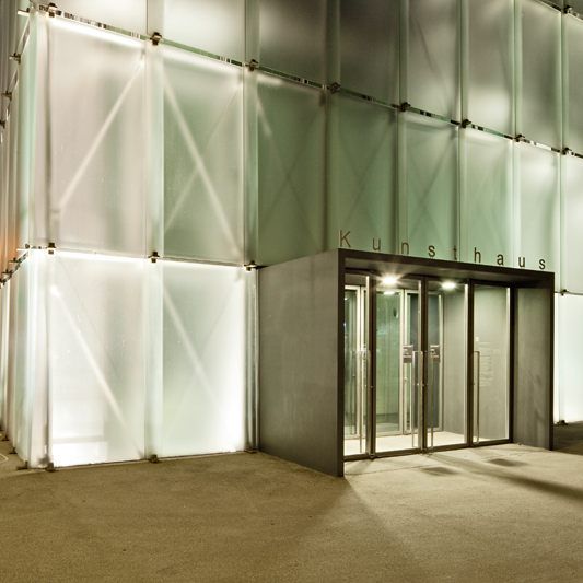 Im Herzen von Bregenz und nur wenige Schritte vom Bodenseeufer entfernt liegt das KUB