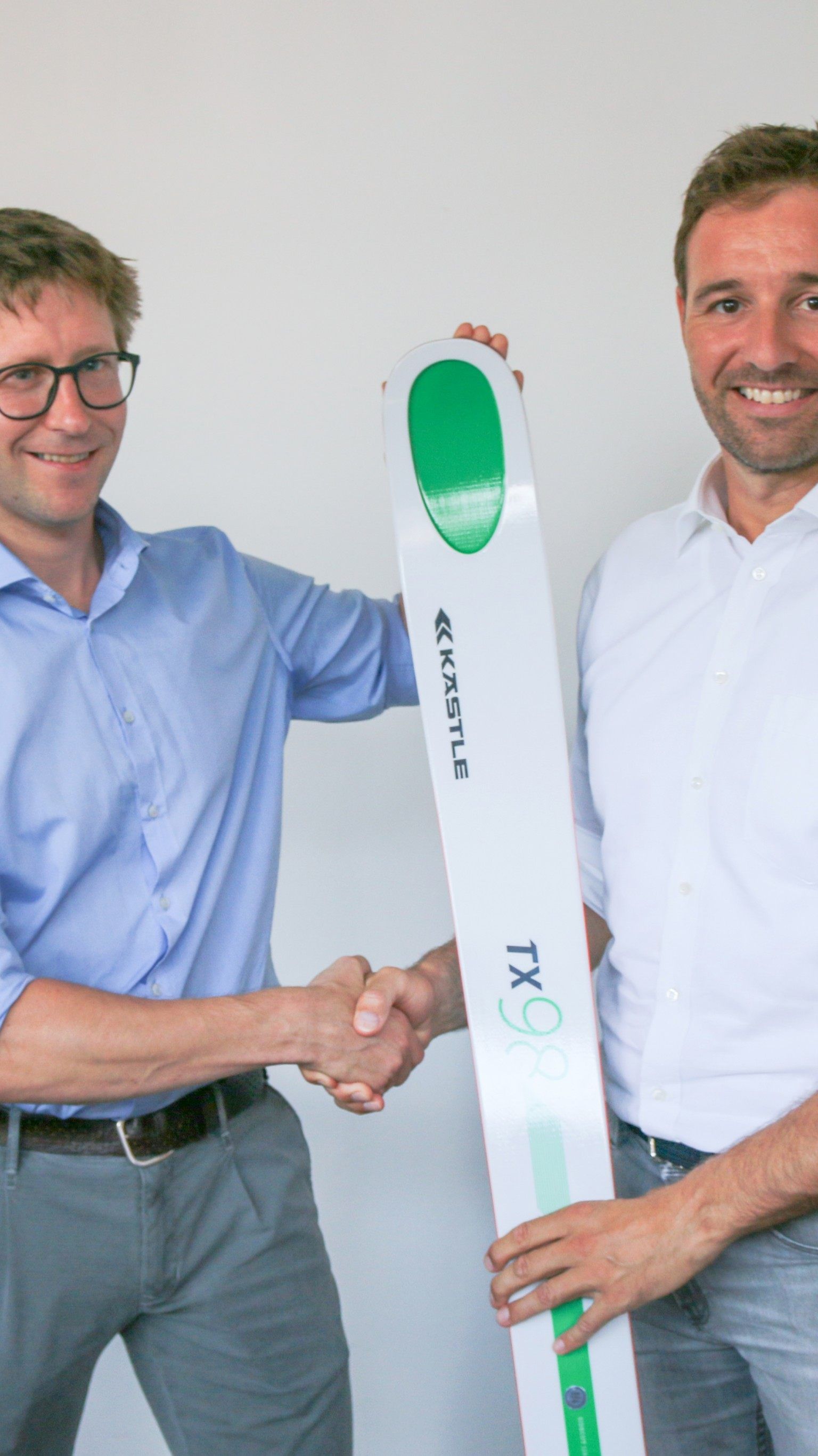 Der neue Kästle Geschäftsführer Clemens Tinzl mit dem scheidenden Geschäftsführer Bernd Knünz.