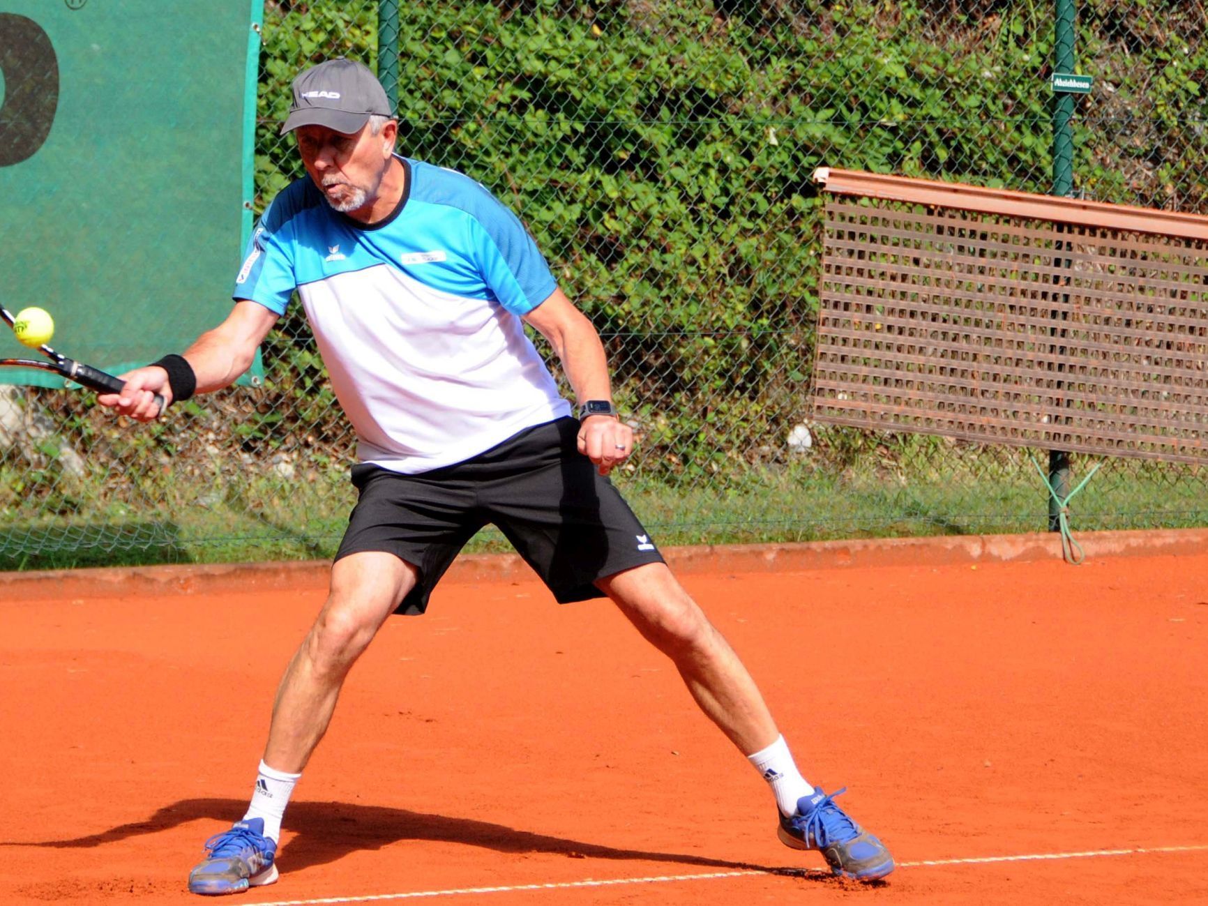 Nun duellieren sich die Senioren am Tennisplatz in Nofels-Tosters. Nun duellieren sich die Senioren am Tennisplatz in Nofels-Tosters.