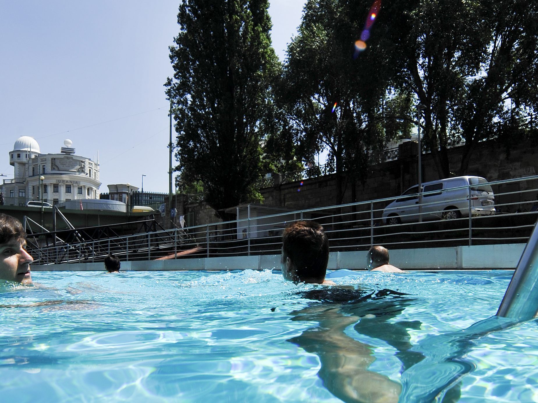 Solange der Sommer noch in Wien ist, kann man nochmal das Badeschiff besuchen.