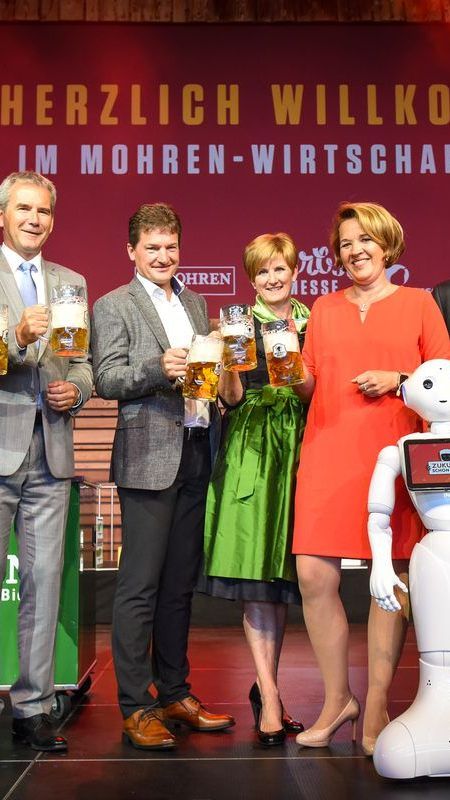 Messe feierlich eröffnet