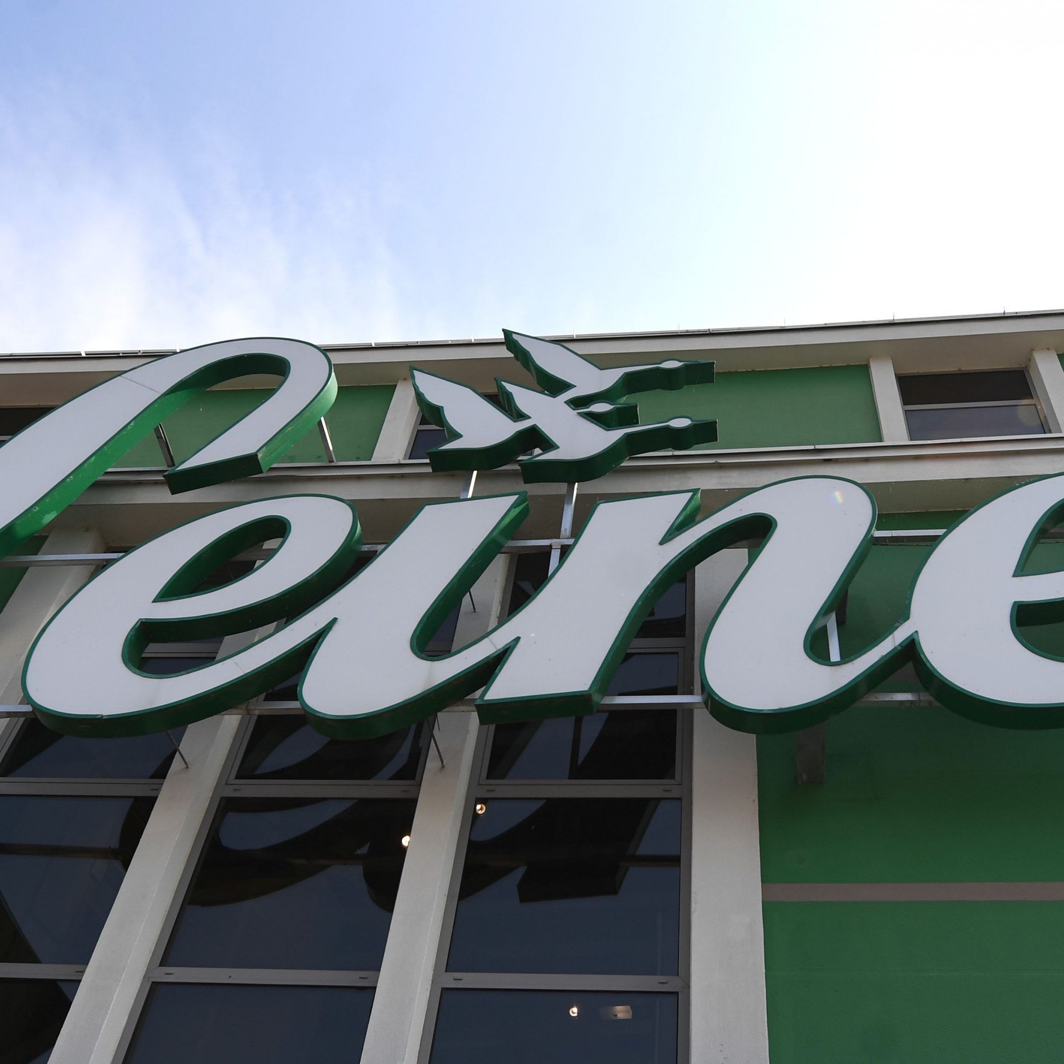 Die Möbelverkäufer KIKA/Leiner müssen mehr als 1.000 Jobs streichen.