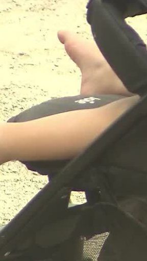 Kinderwagen mit einem Tuch abdecken ist alles andere als sicher