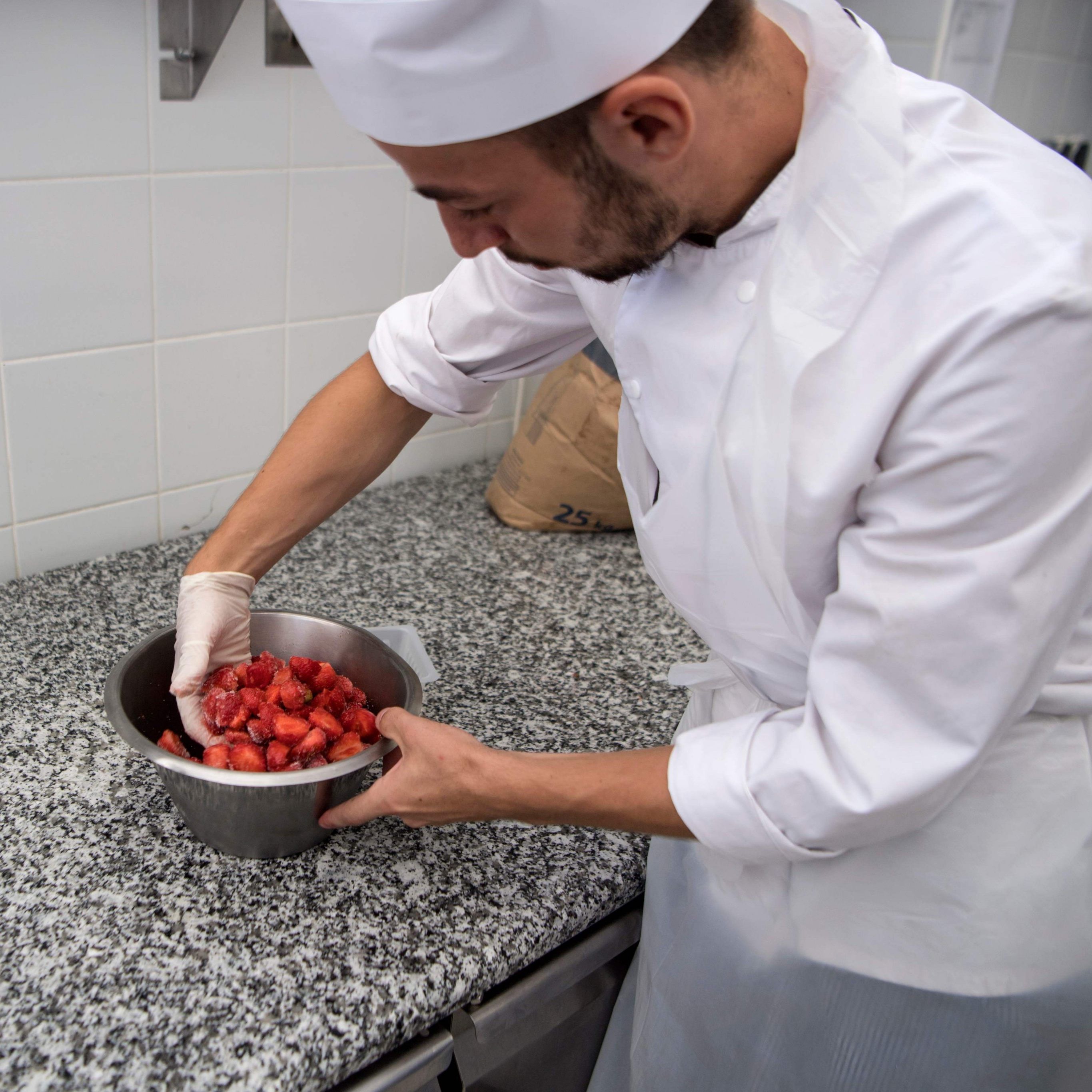All jene Asylwerber, die bereits eine Lehre haben, sollen die auch fertig machen dürfen.