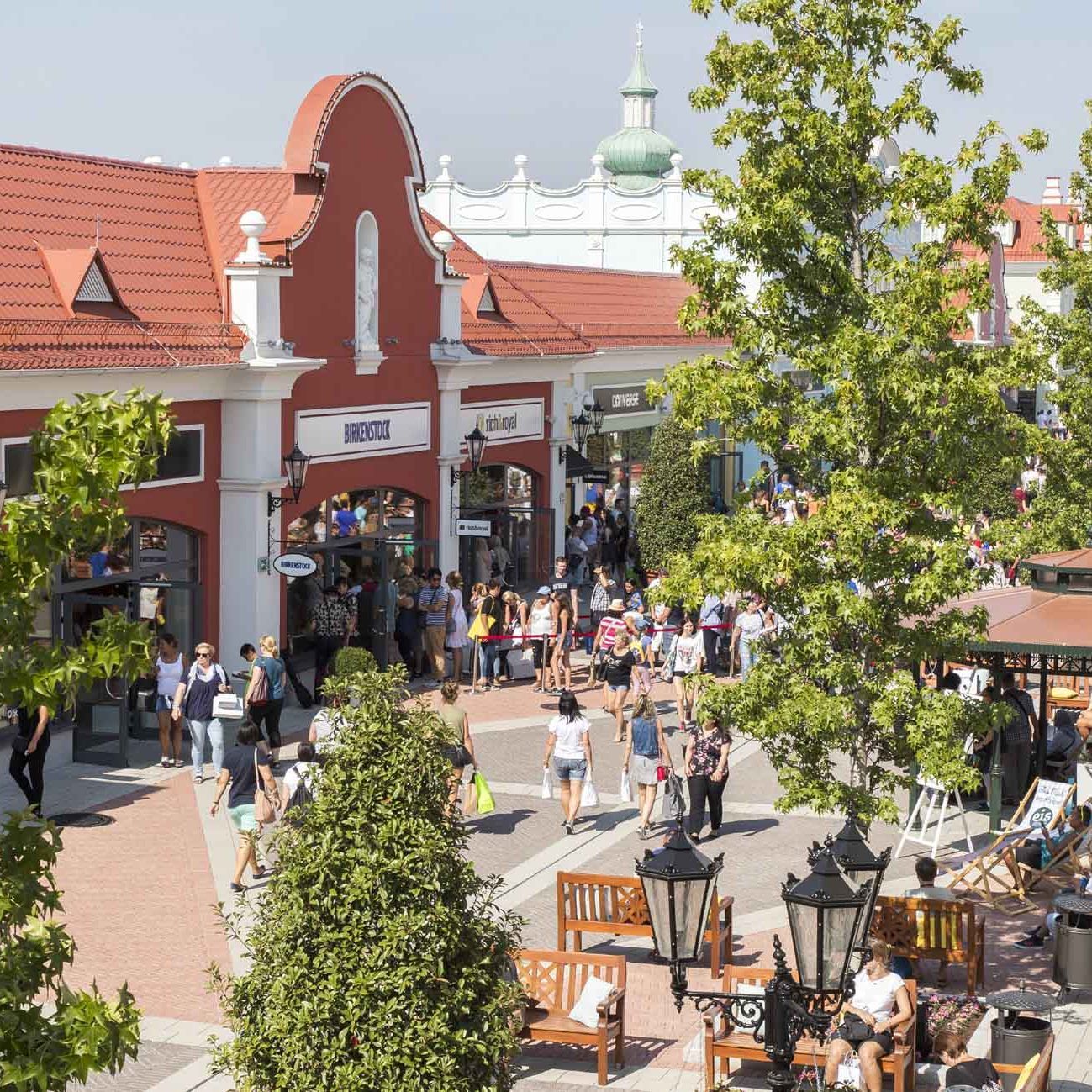 Neuer Besucherrekord beim Late Night Shopping in Parndorf.