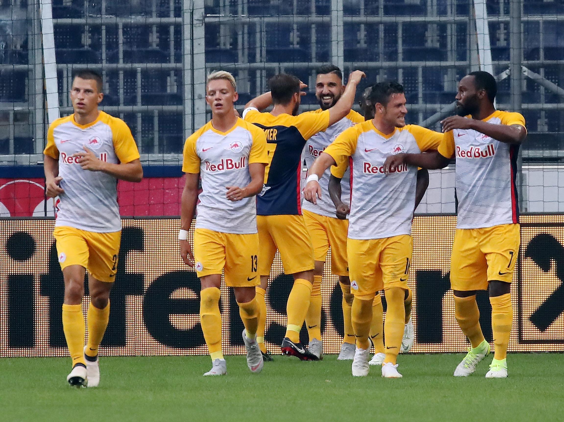 Hier sehen Sie das Match zwischen Red Bull Salzburg und Austria Wien im Live-Stream und live im TV. Hier sehen Sie das Match zwischen Red Bull Salzburg und Austria Wien im Live-Stream und live im TV.