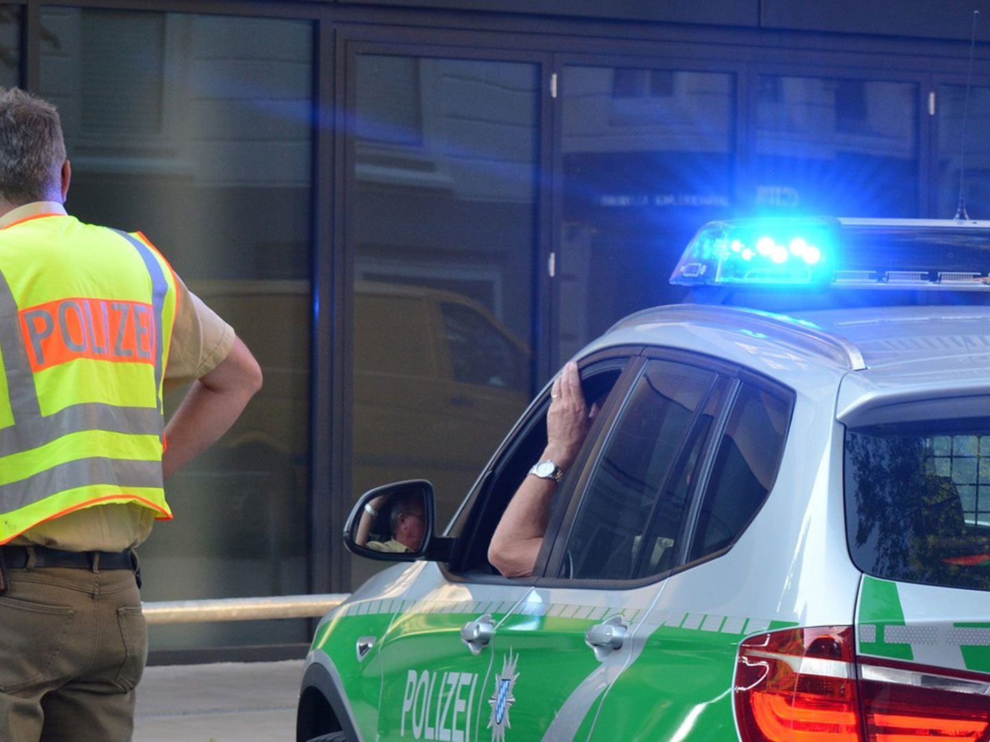 Worum es bei dem Streit ging, wird der Polizei zufolge noch ermittelt.