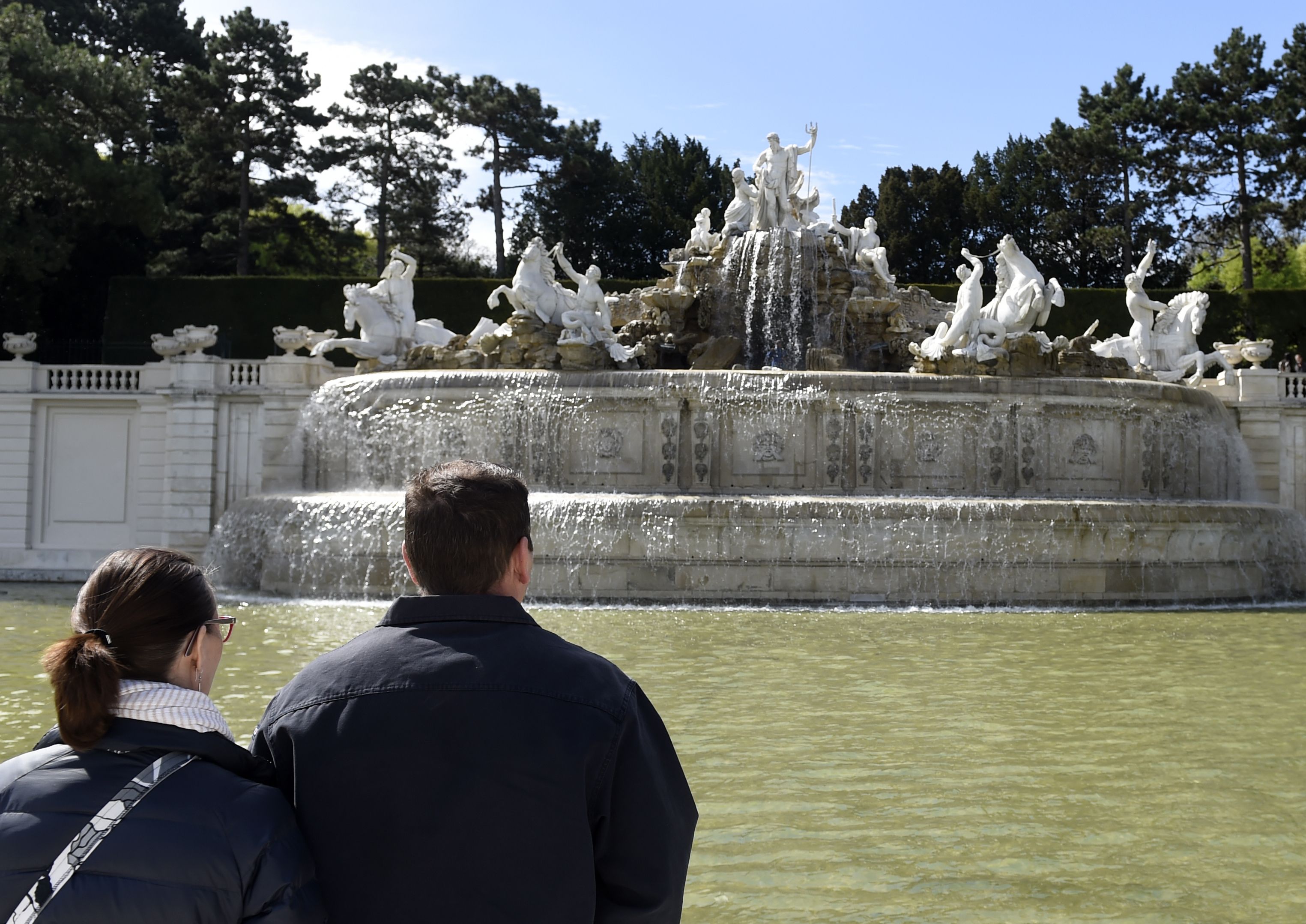 Der Neptunbrunnen beim Schloss Schönbrunn. Der Neptunbrunnen beim Schloss Schönbrunn.
