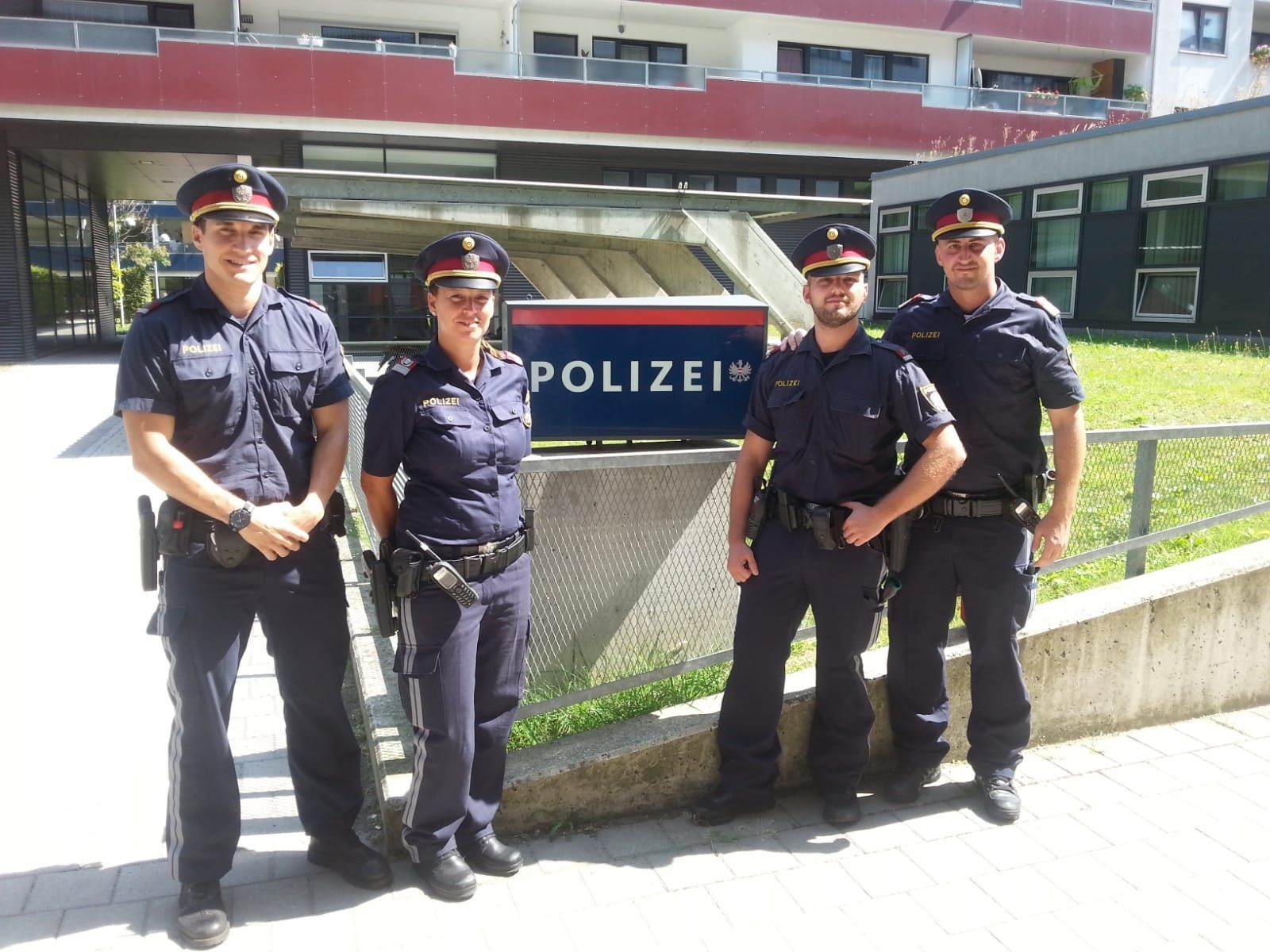 Die Favoritener Polizisten konnten dem Mann das Leben retten. Die Favoritener Polizisten konnten dem Mann das Leben retten.