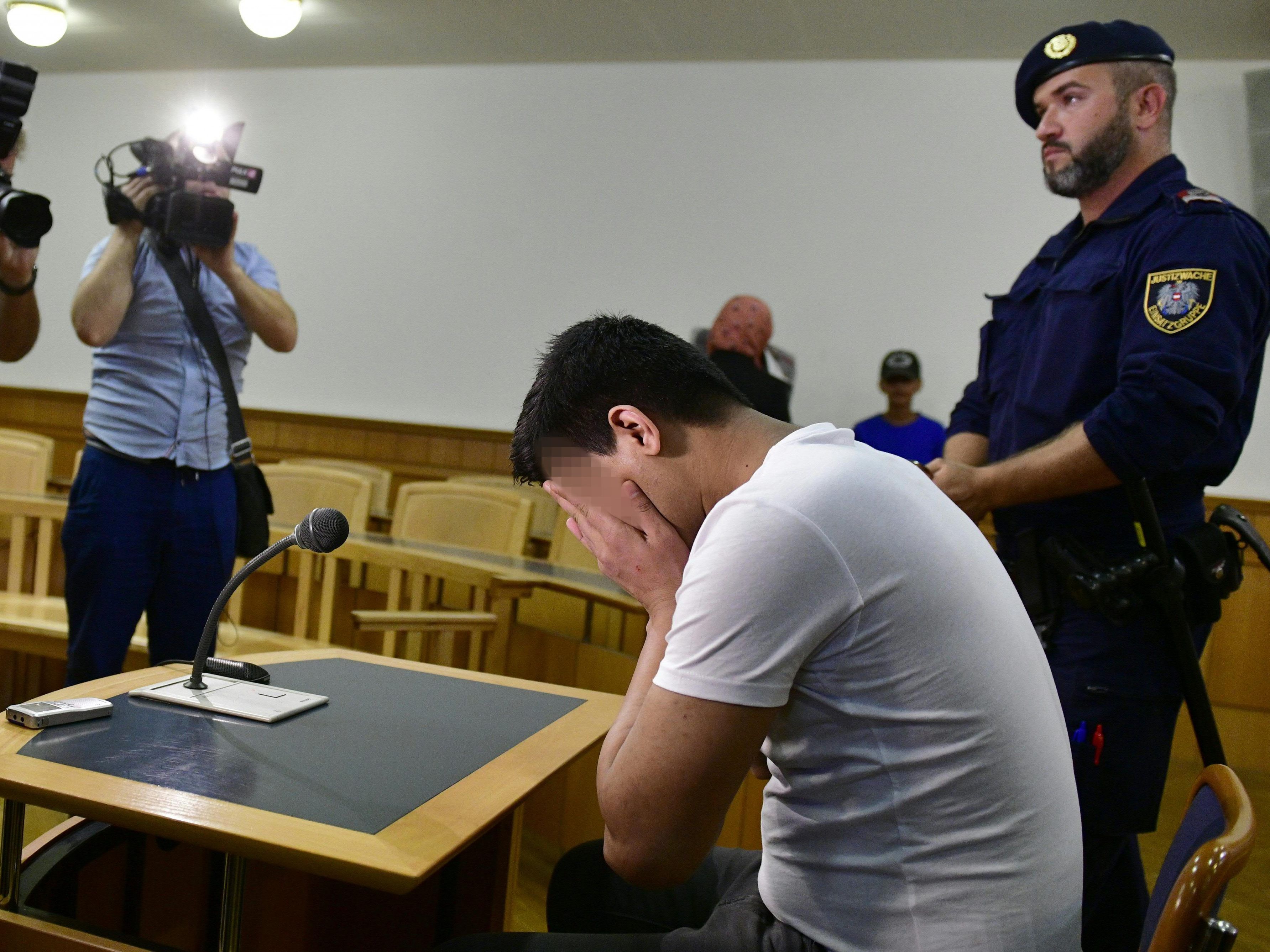 Der Bruder legte im Mordprozess ein Geständnis ab Der Bruder legte im Mordprozess ein Geständnis ab