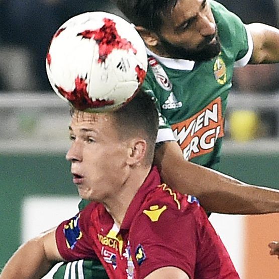 Sobczyk (in Rot) spielt nun eine Saison für den FAC.