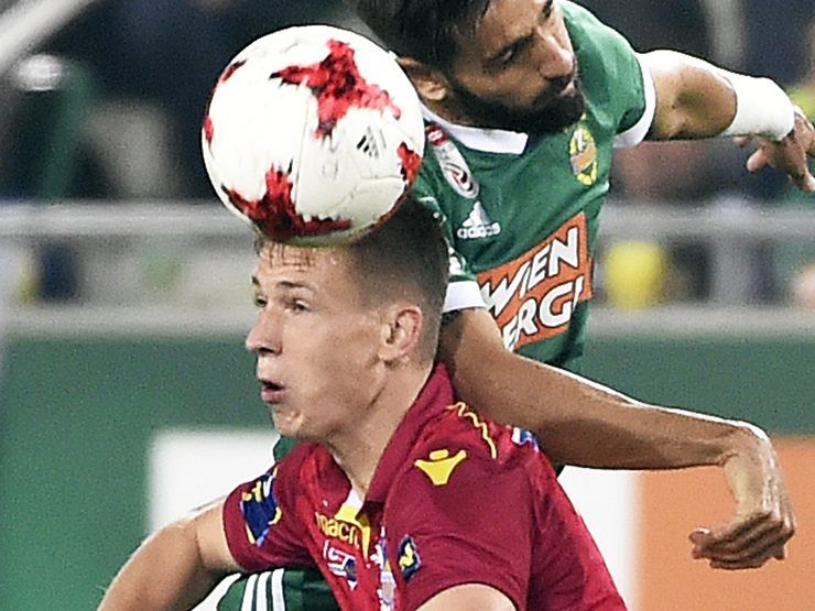 Sobczyk (in Rot) spielt nun eine Saison für den FAC. Sobczyk (in Rot) spielt nun eine Saison für den FAC.