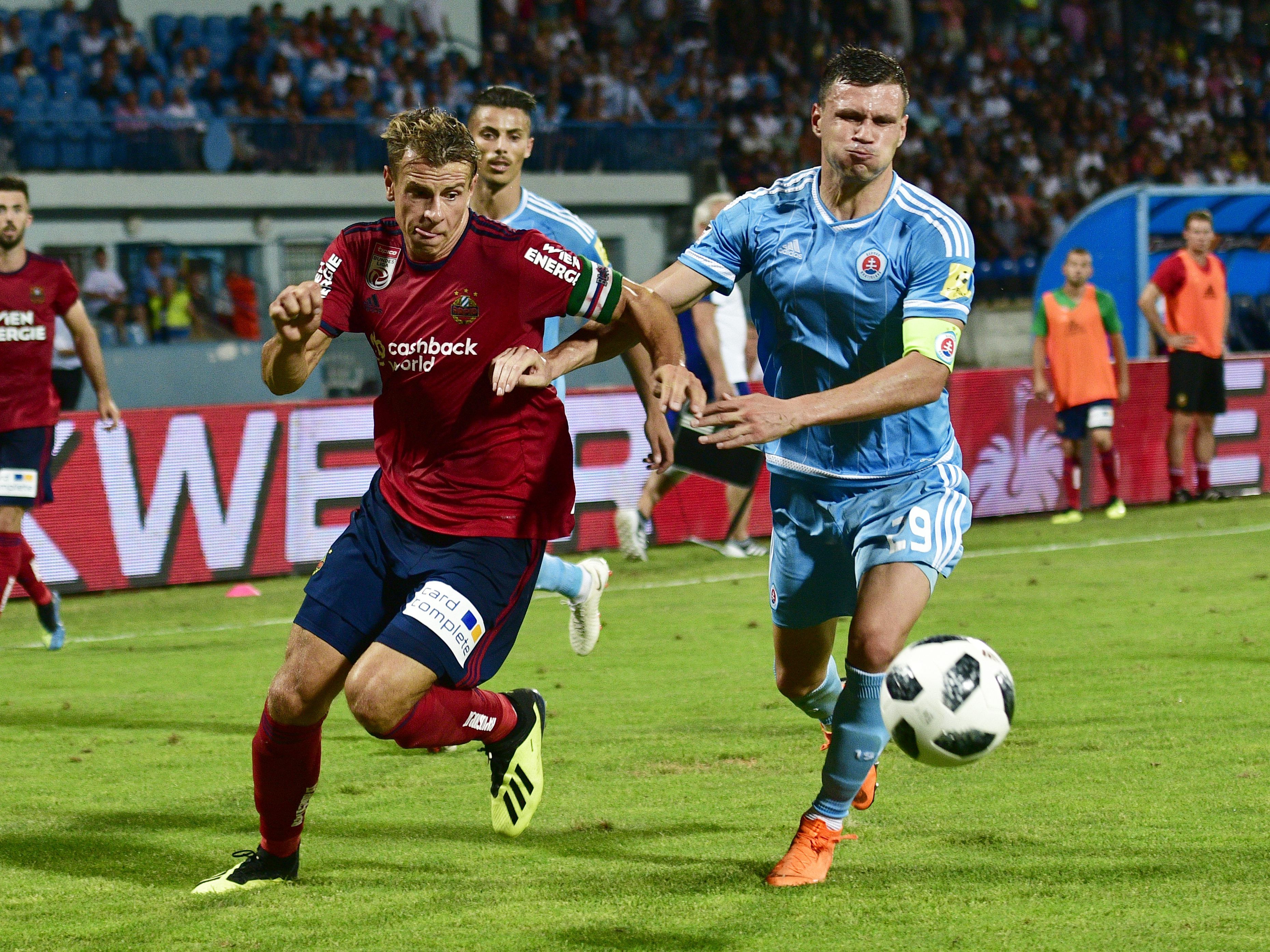 Im Hinspiel konnte sich Slovan Bratislava gegen Rapid Wien mit 2:1 durchsetzen. Im Hinspiel konnte sich Slovan Bratislava gegen Rapid Wien mit 2:1 durchsetzen.