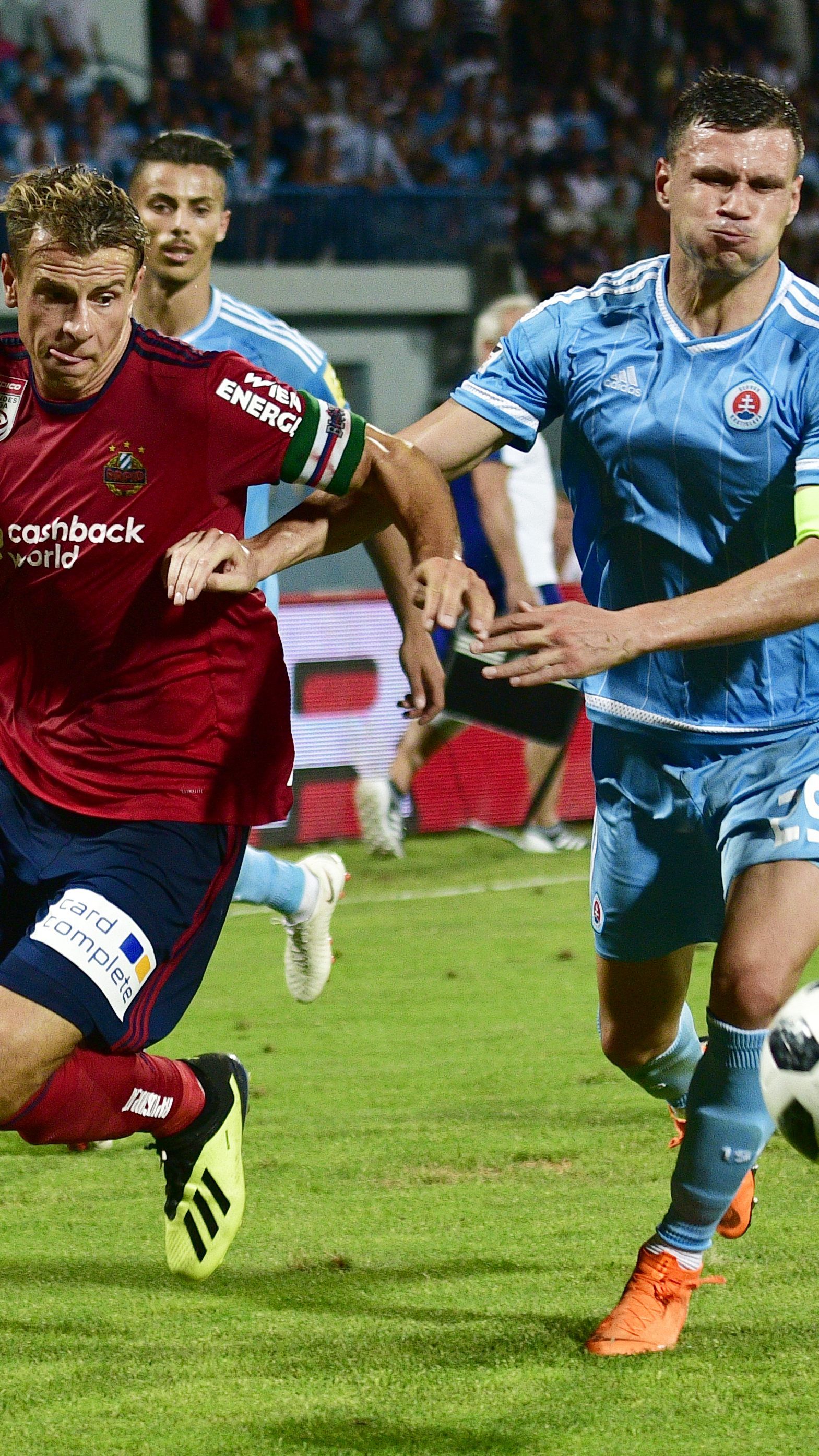 Im Hinspiel konnte sich Slovan Bratislava gegen Rapid Wien mit 2:1 durchsetzen.