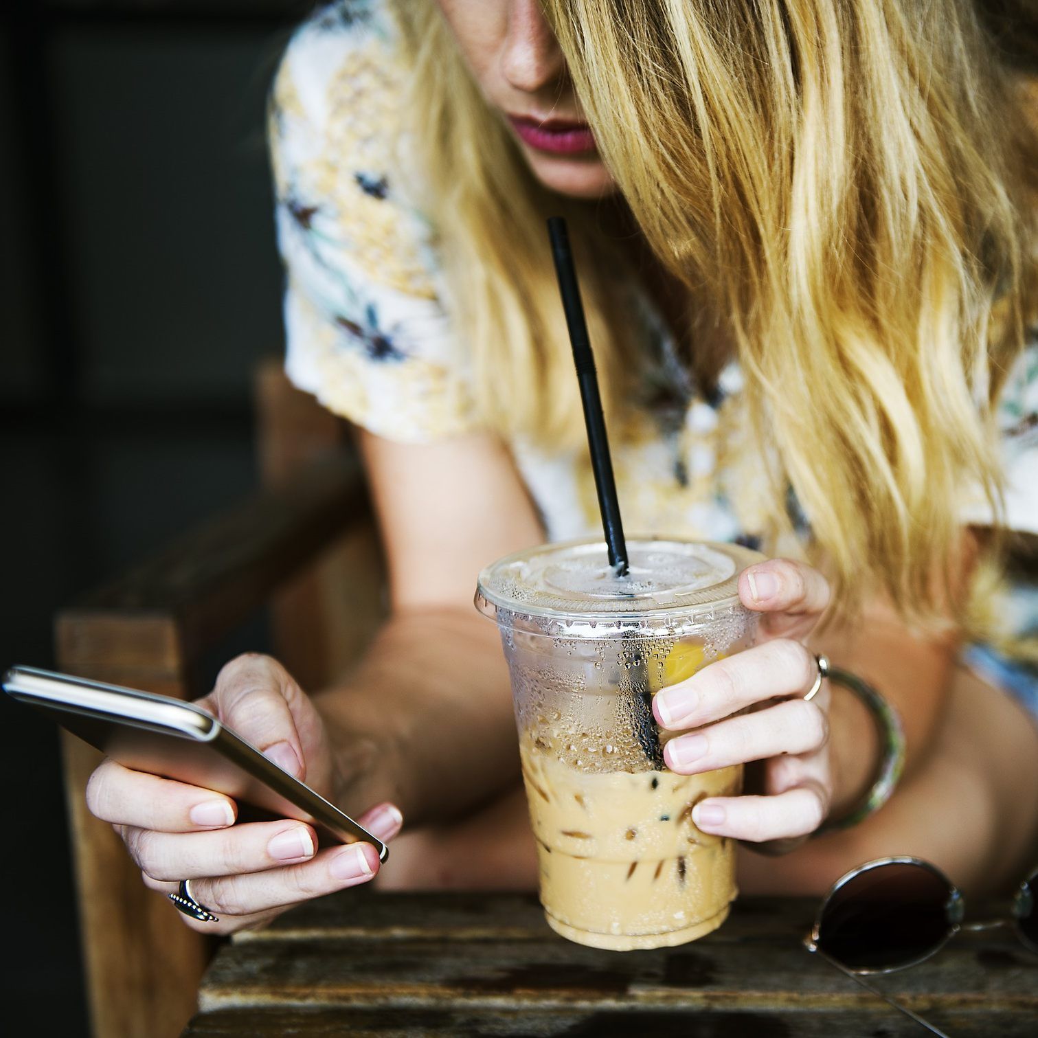 Für viele U-30-Jährige ist das Smartphone ihr wichtigster Besitz.