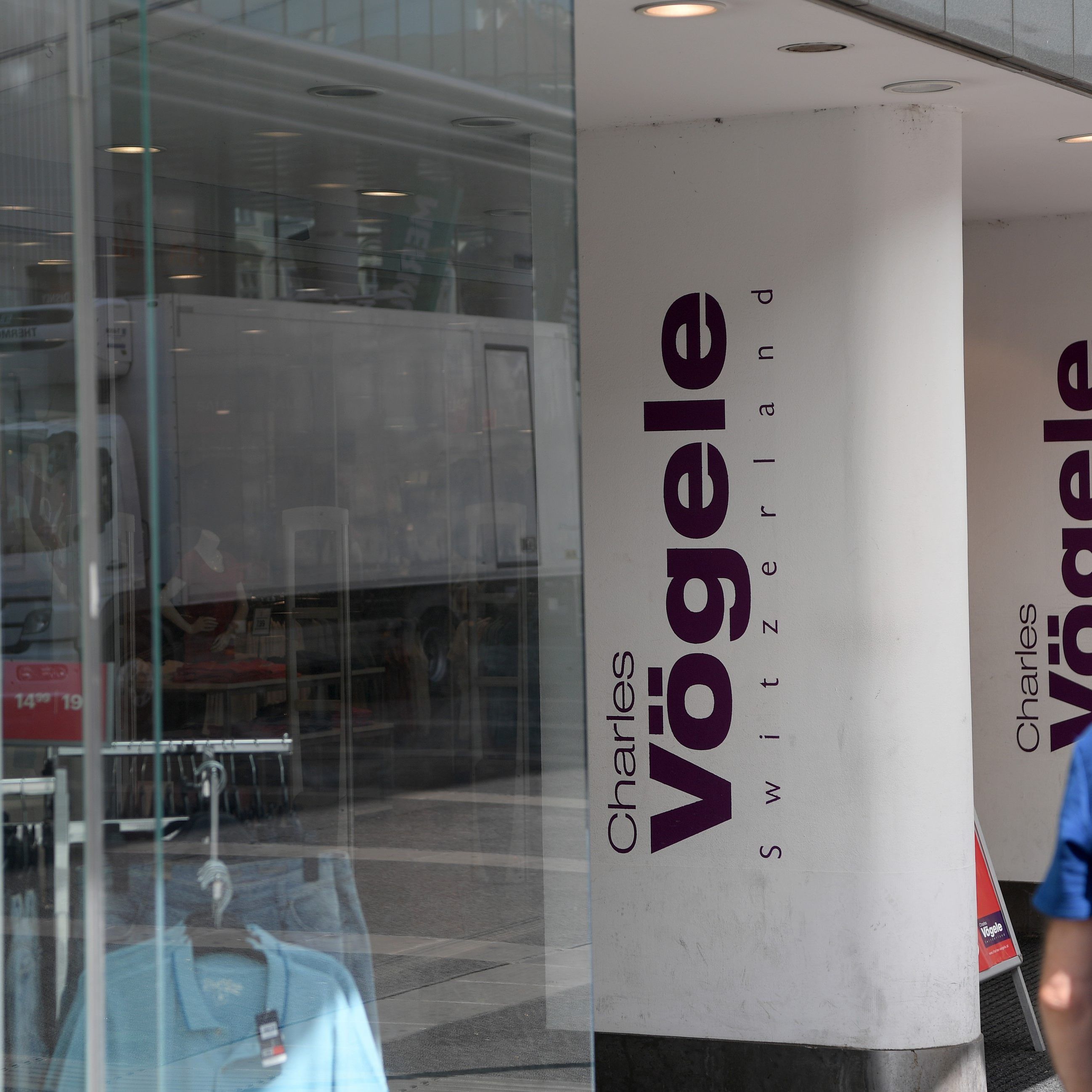 Noch wollen zwei Interessenten Vögele übernehmen.