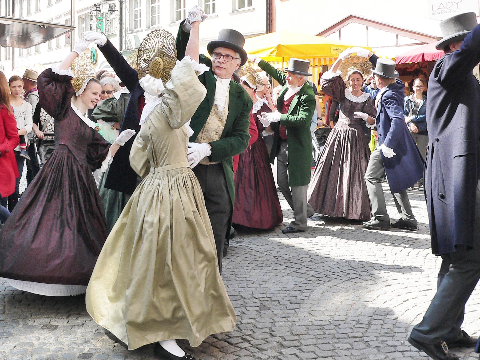 Auftanz in der Marktgasse in der Patiziertracht