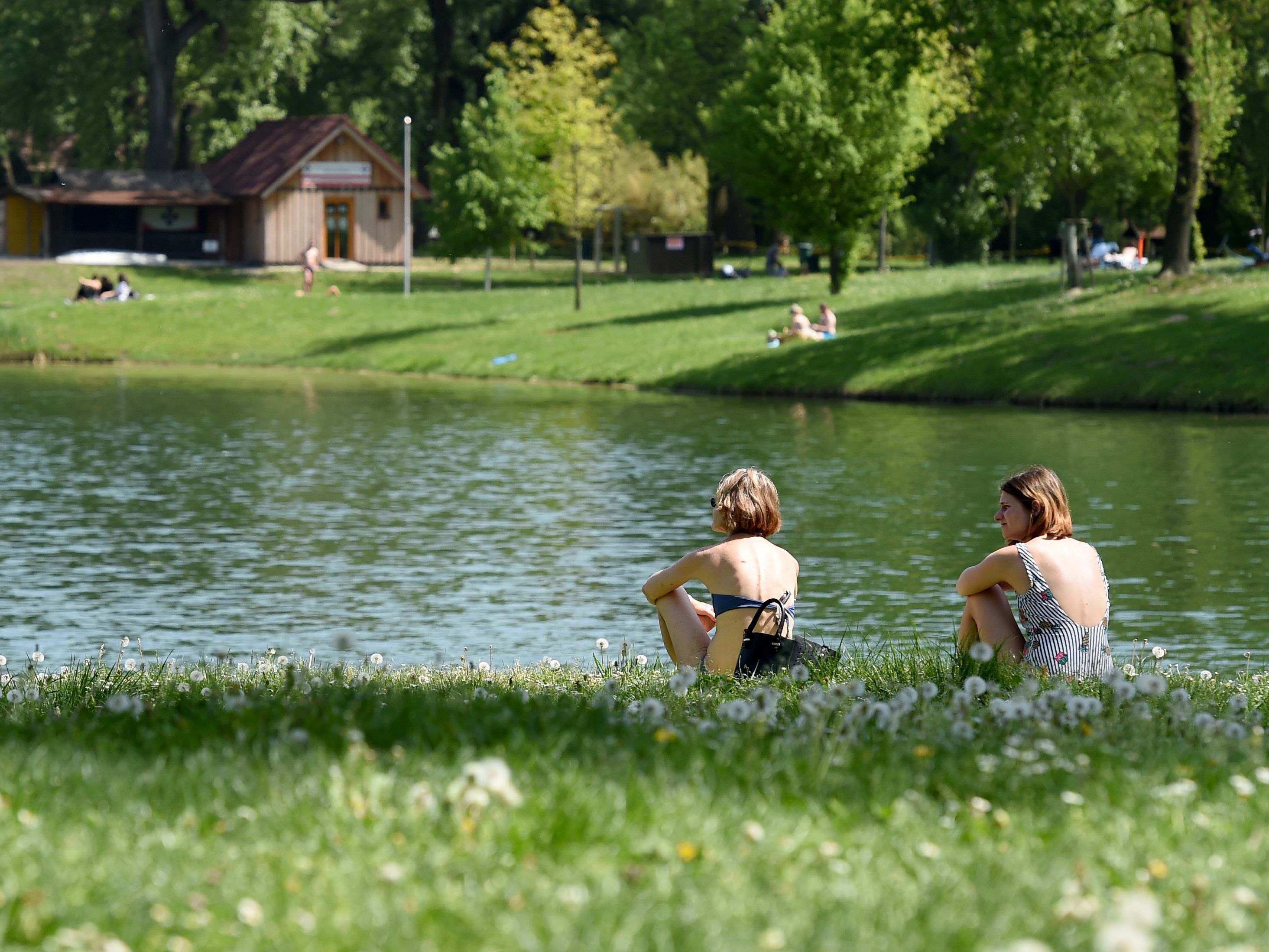 In Wien bleibt es auch am Wochenende sommerlich und heiß. In Wien bleibt es auch am Wochenende sommerlich und heiß.