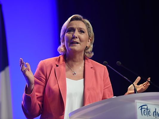 Verfahren wegen Scheinbeschäftigung gegen Le Pens Partei Verfahren wegen Scheinbeschäftigung gegen Le Pens Partei