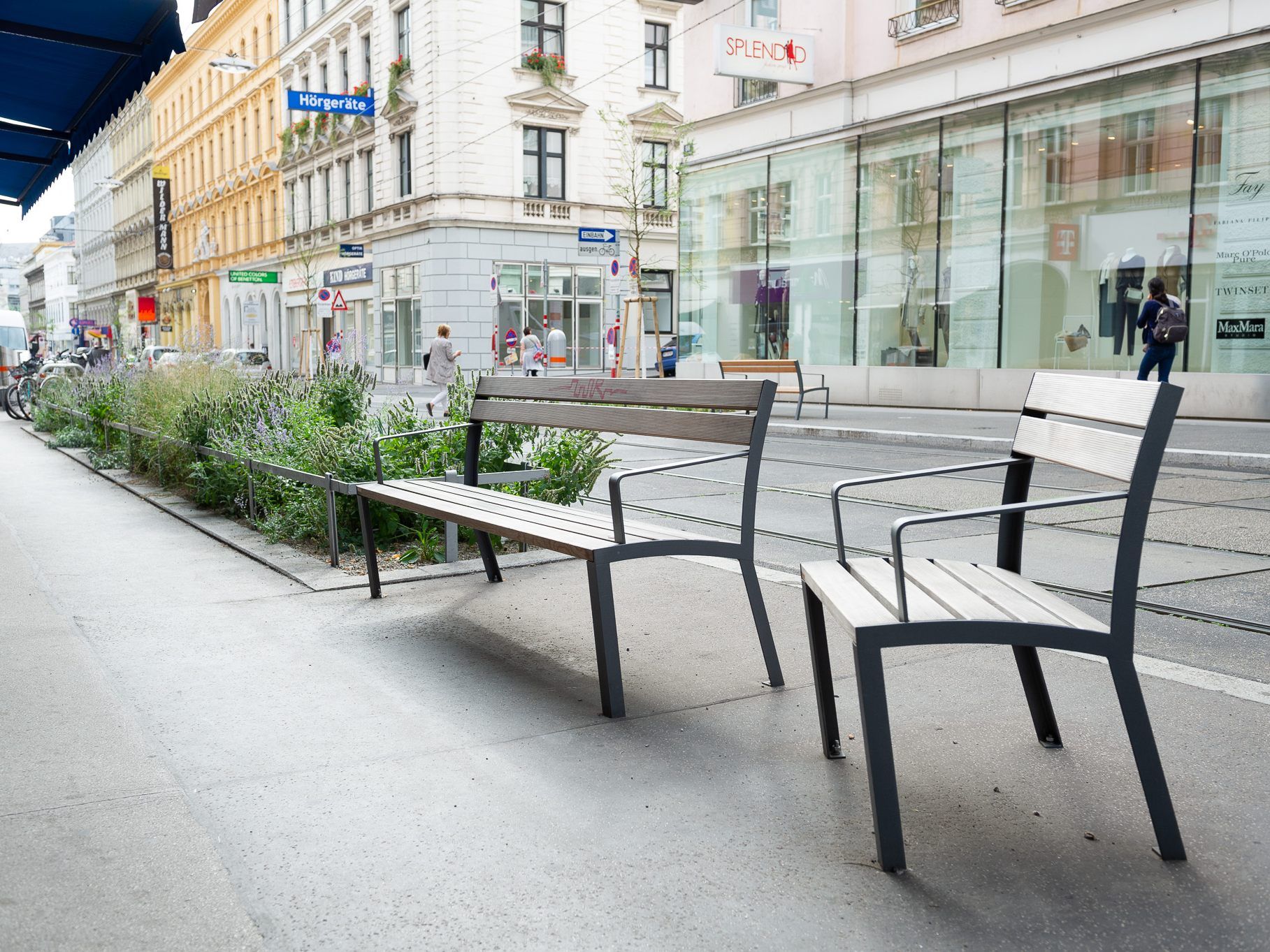 Die Währinger Straße in Wien wurde fußgängerfreundlicher gestaltet. Die Währinger Straße in Wien wurde fußgängerfreundlicher gestaltet.