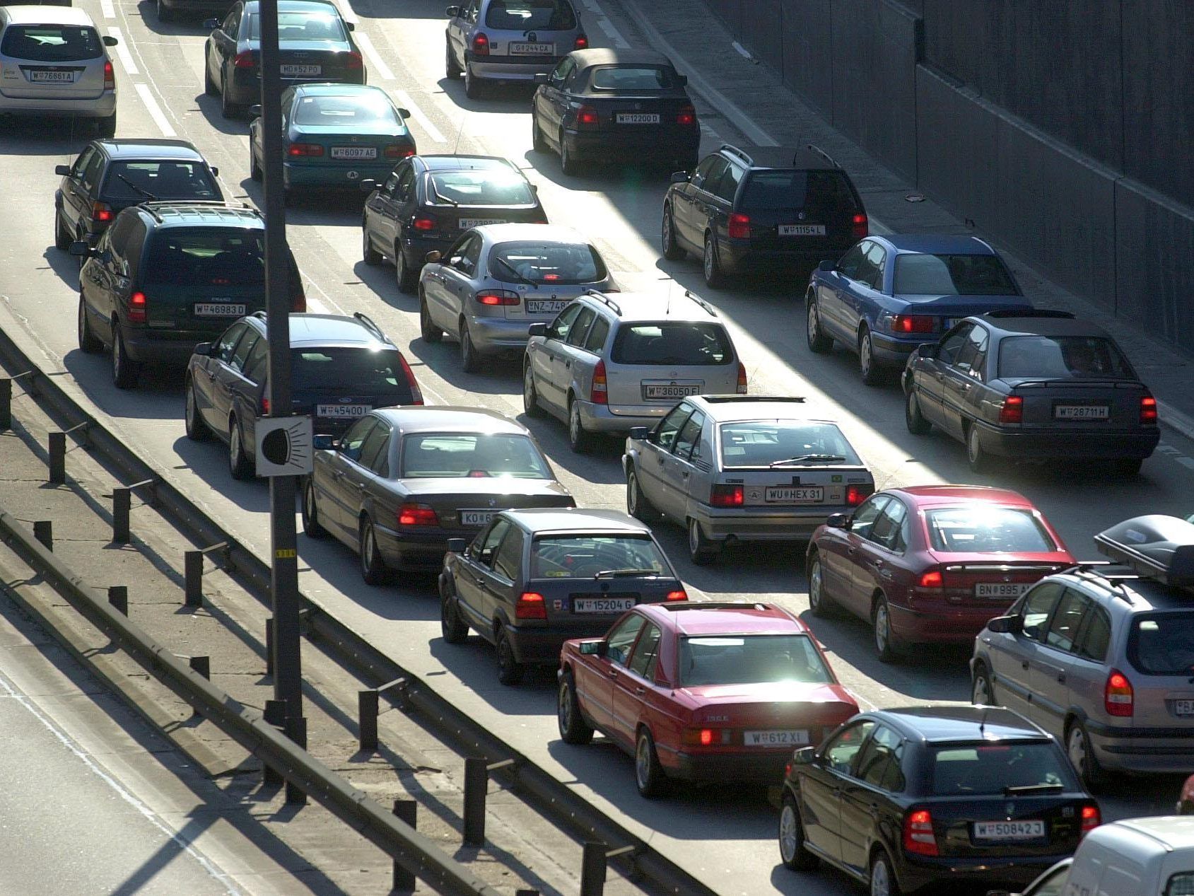 Am Donnerstag kann es aufgrund des Länderspiels zu Verkehsbehinderungen am Verteilerkreis Wien kommen. Am Donnerstag kann es aufgrund des Länderspiels zu Verkehsbehinderungen am Verteilerkreis Wien kommen.
