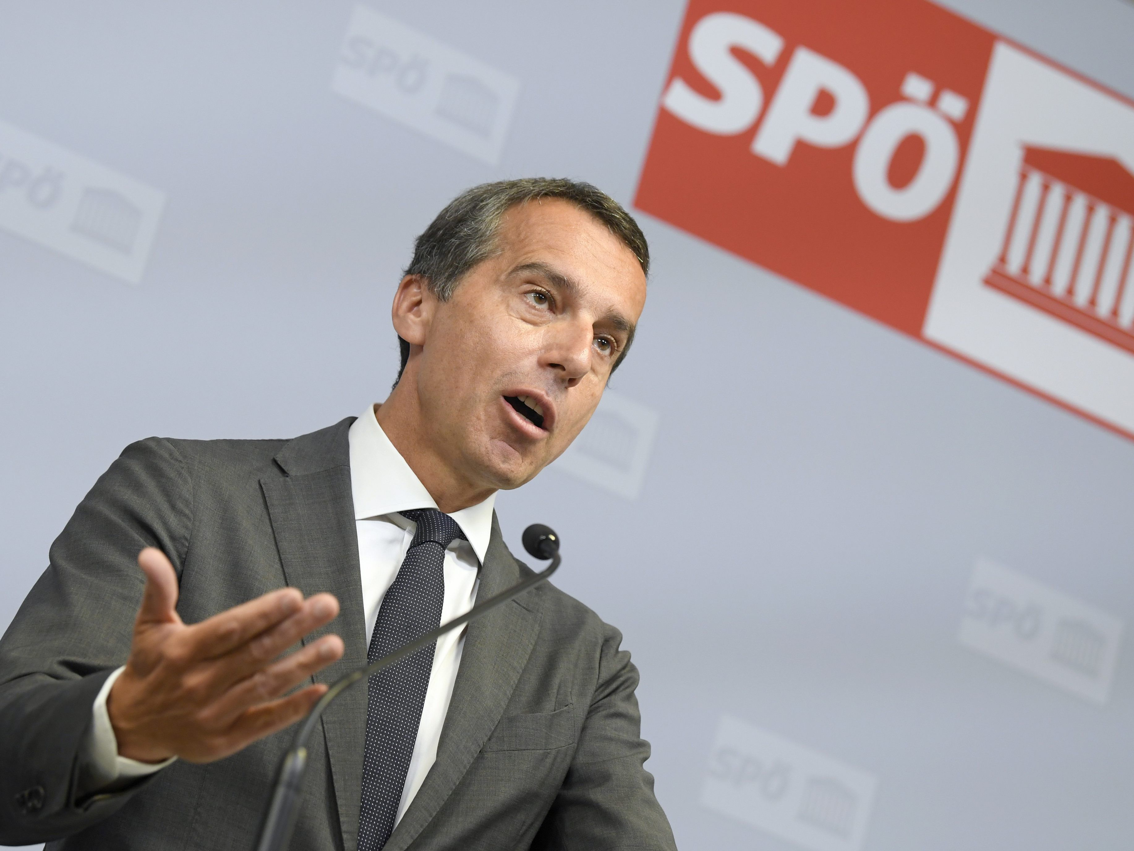 Kern verkündet Rücktritt. Kern verkündet Rücktritt.