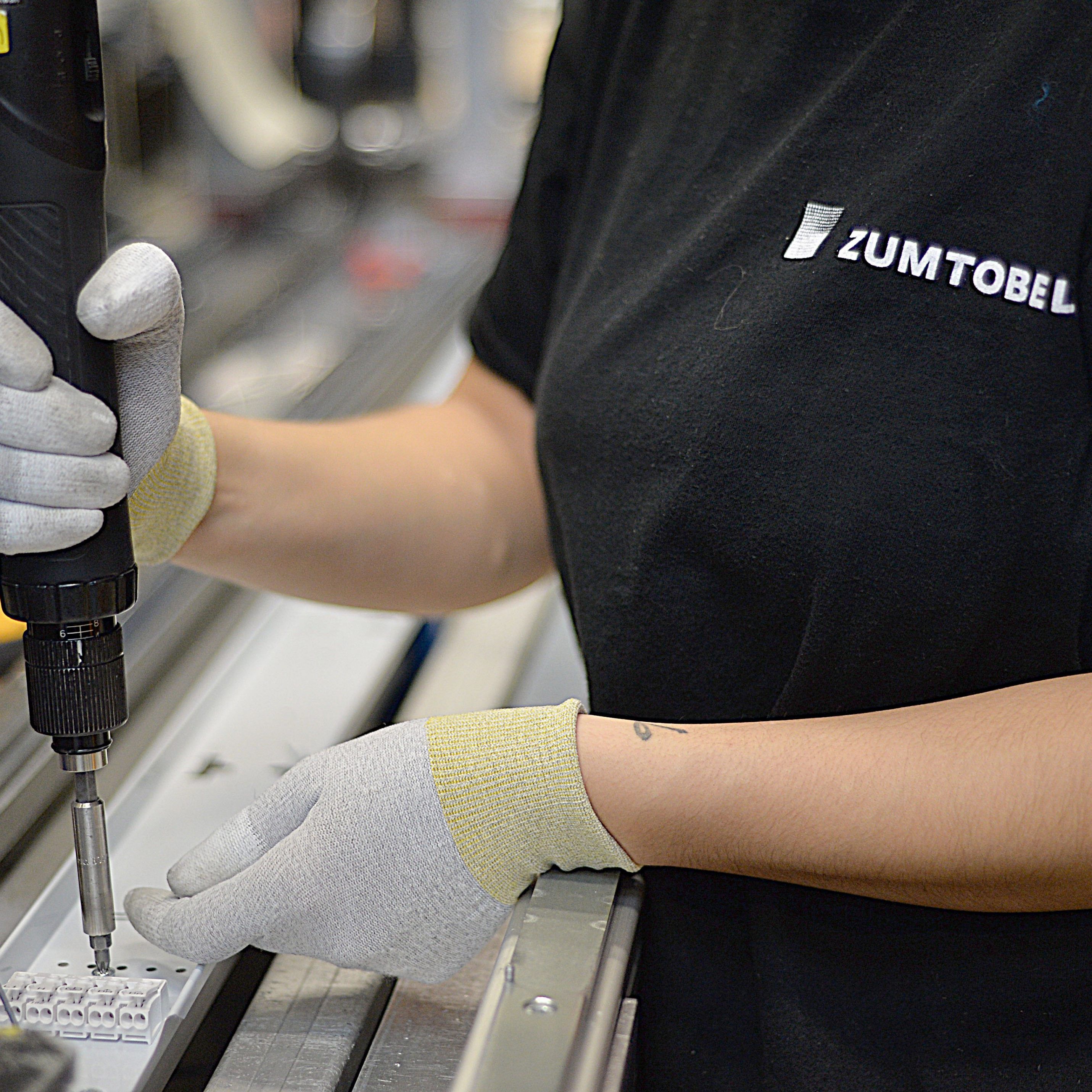 Der Vorarlberger Leuchtenhersteller Zumtobel musste im ersten Quartal 18/19 Einbußen bei Umsatz und Gewinn hinnehmen.