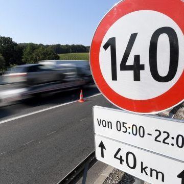 Tempo 140 erhöht den Spritverbrauch und führt zu mehr CO2-Emissionen.