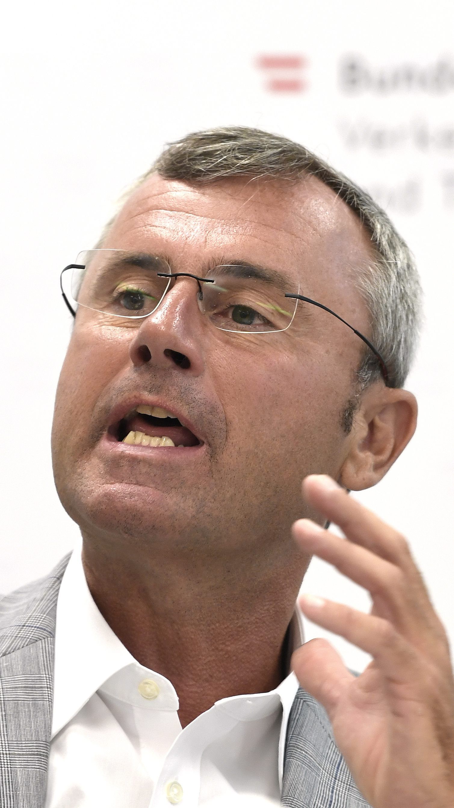 Infrastrukturminister Norbert Hofer (FPÖ) hat eine Novelle zum Telekomgesetz (TKG) vorgelegt.