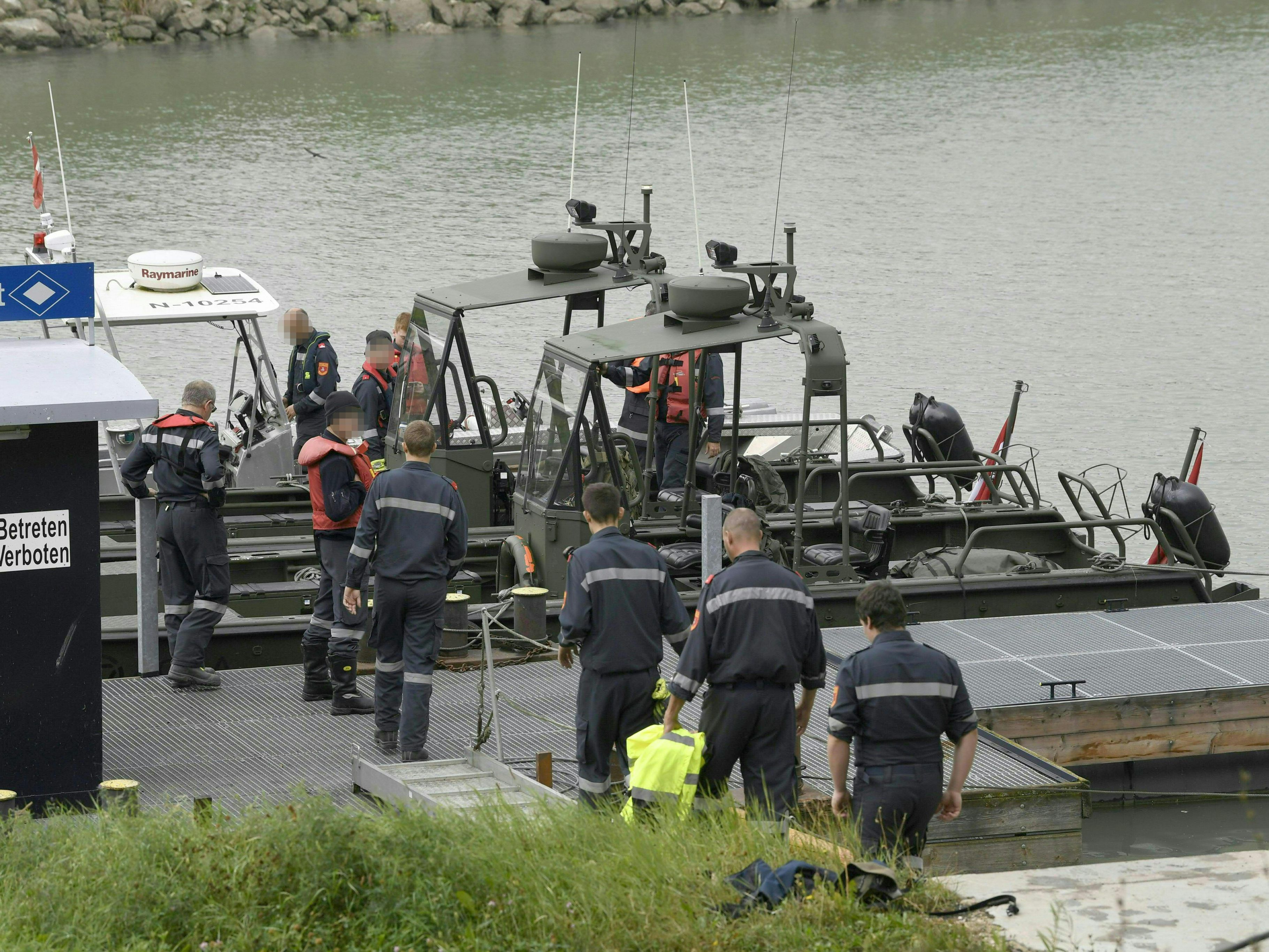 Das gekenterte Boot wurde sichergestellt. Das gekenterte Boot wurde sichergestellt.