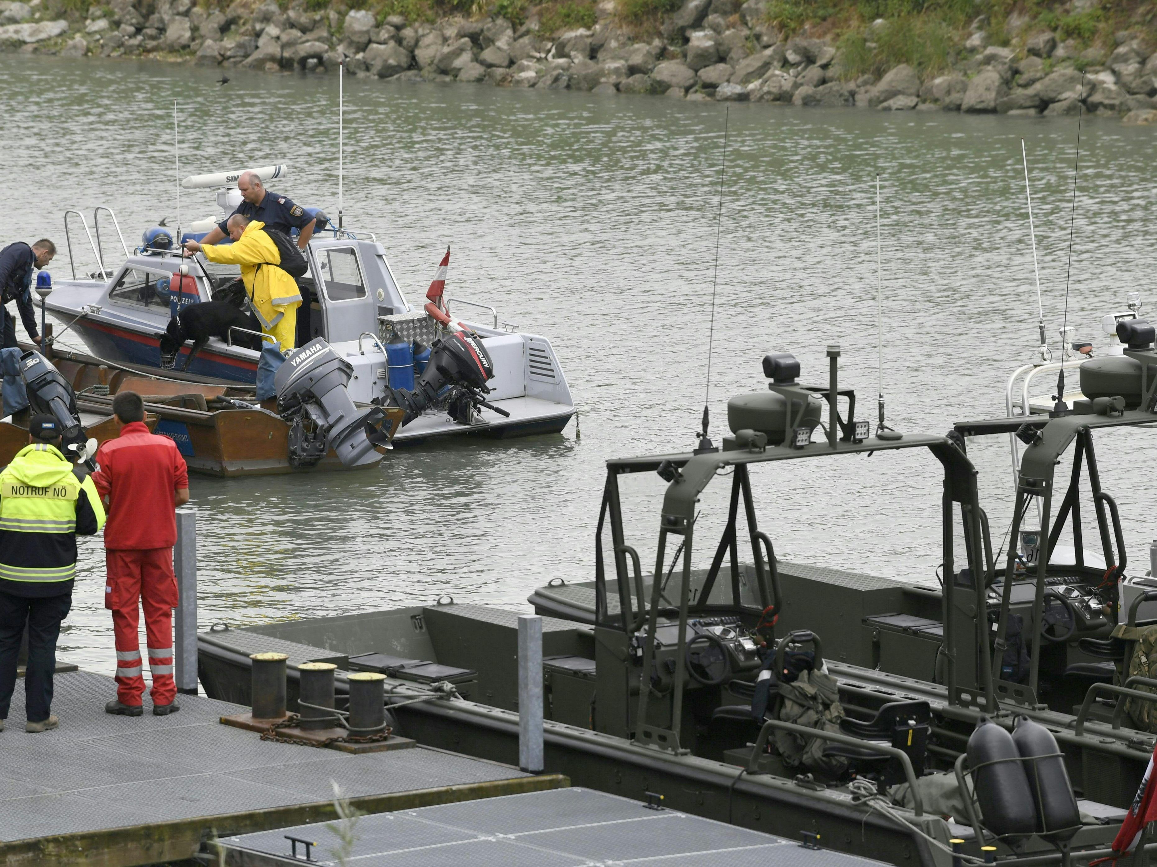 Ein Boot der Bundesheer ist im Rahmen eines Girl's Camp in der Donau gekentert. Zwei junge Frauen mussten reanimiert werden.