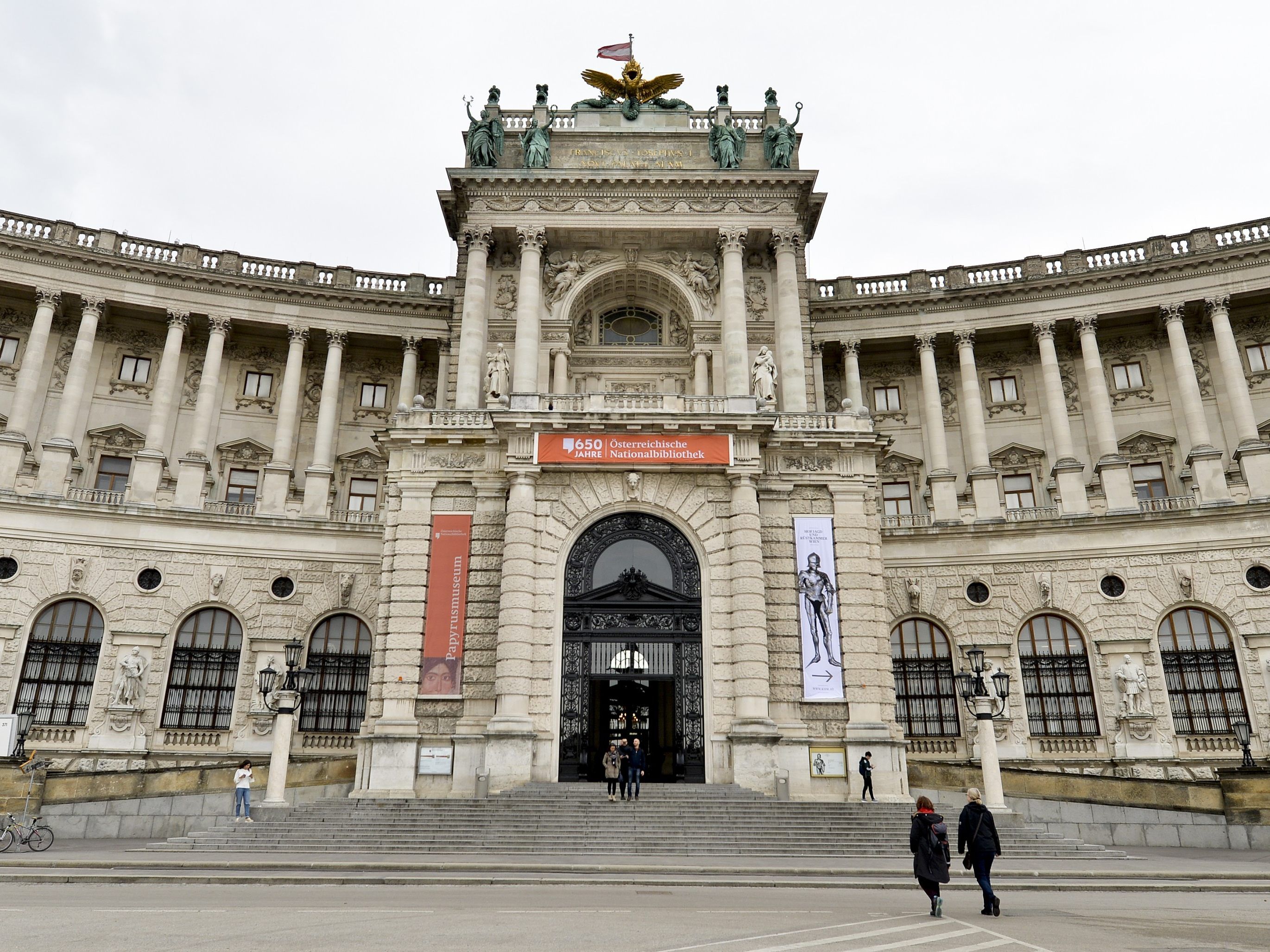 Die Hofburg in Wien hat bereits eine lange Geschichte. Die Hofburg in Wien hat bereits eine lange Geschichte.