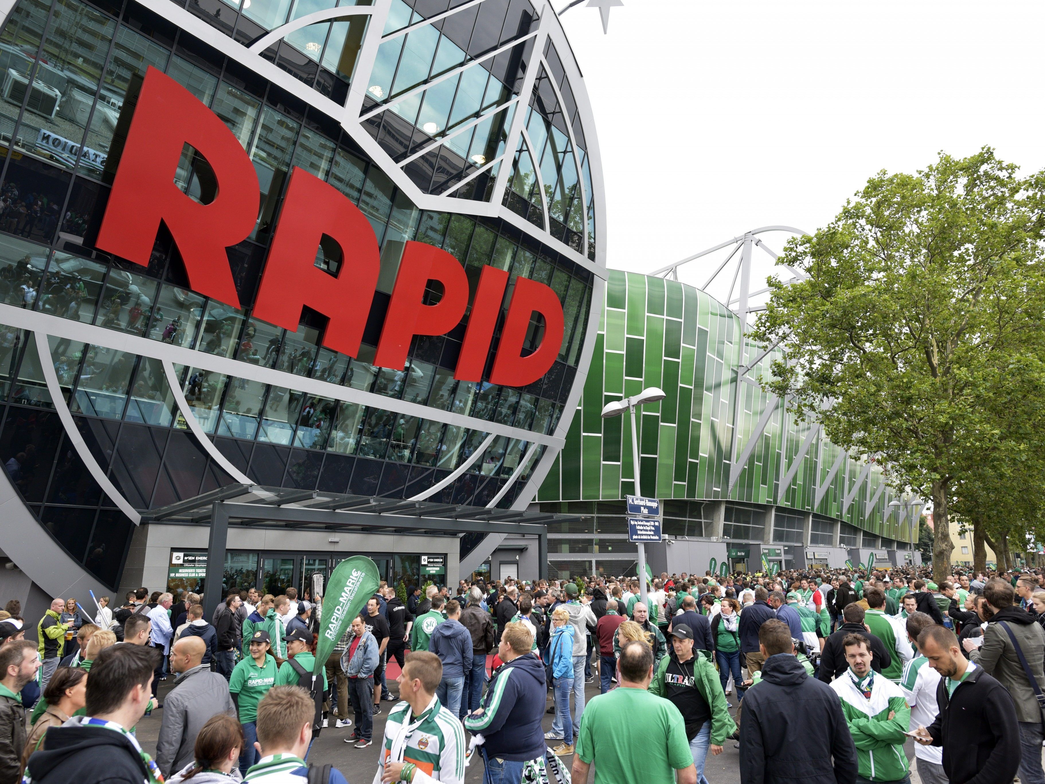 Rund um das Allianz-Stadion wird eine Sicherheitszone eingerichtet. Rund um das Allianz-Stadion wird eine Sicherheitszone eingerichtet.