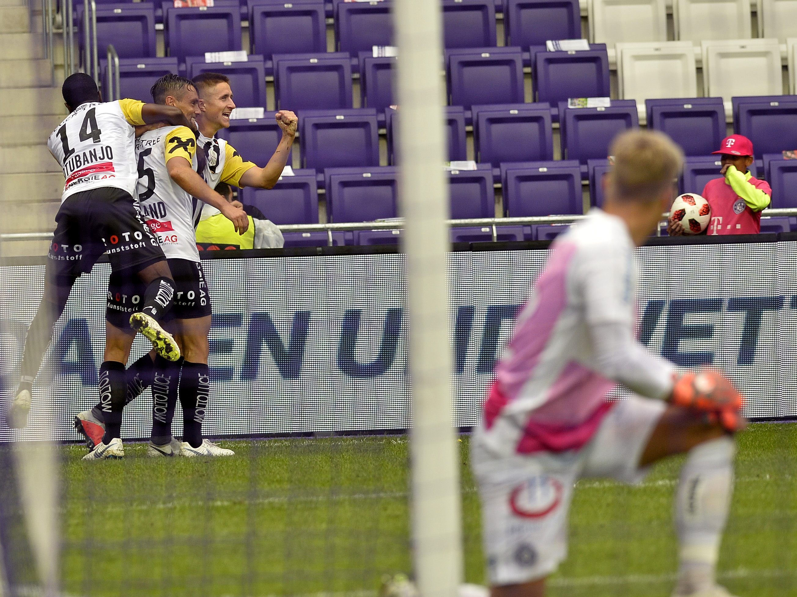 Die Wiener Austria verlor mit 3:0 gegen LASK Linz. Die Wiener Austria verlor mit 3:0 gegen LASK Linz.