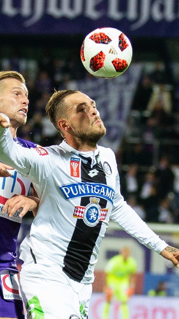 Austria Wien besiegt Sturm Graz im ÖFB-Cup mit 2:0.