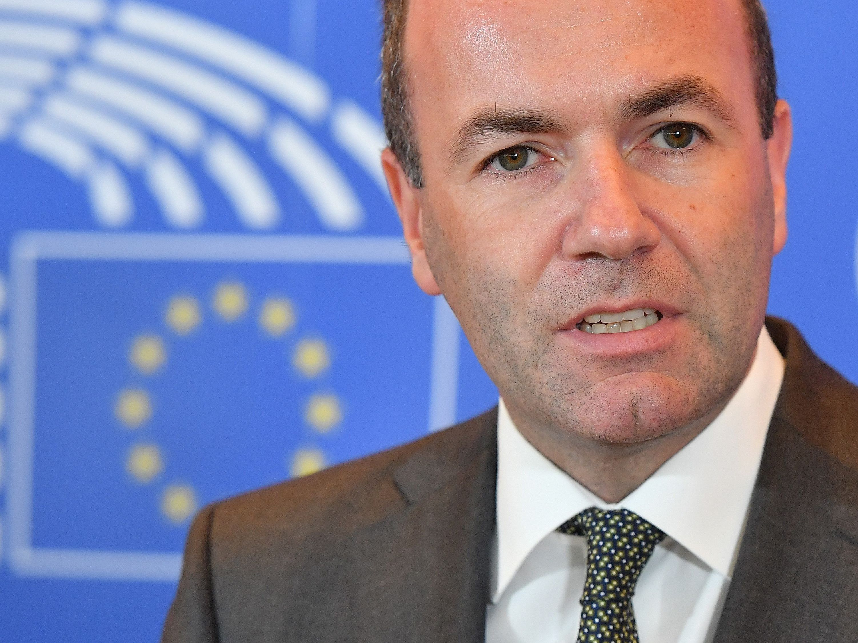 Der Fraktionsvorsitzende der konservativen EVP-Gruppierung im Europaparlament will Nachfolger von Kommissionspräsident Jean-Claude Juncker werden. Der Fraktionsvorsitzende der konservativen EVP-Gruppierung im Europaparlament will Nachfolger von Kommissionspräsident Jean-Claude Juncker werden.