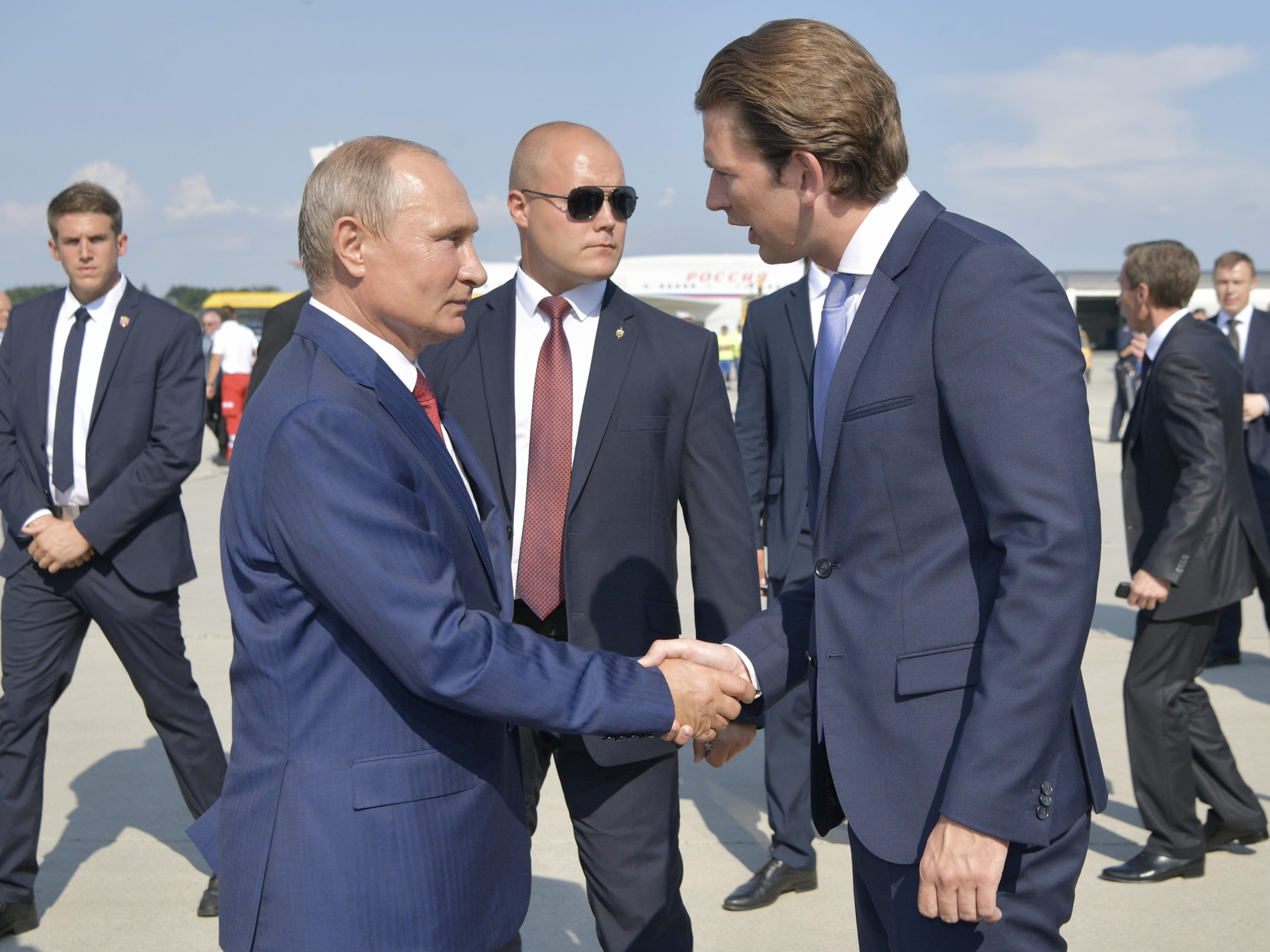 Ist es gut, dass Kanzler Sebastian Kurz die Gesprächskanäle zu Russland offen halten will? Ist es gut, dass Kanzler Sebastian Kurz die Gesprächskanäle zu Russland offen halten will?